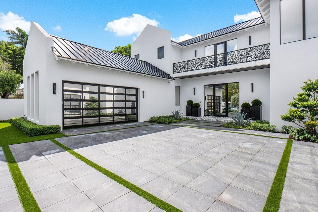 202 NW 7th St