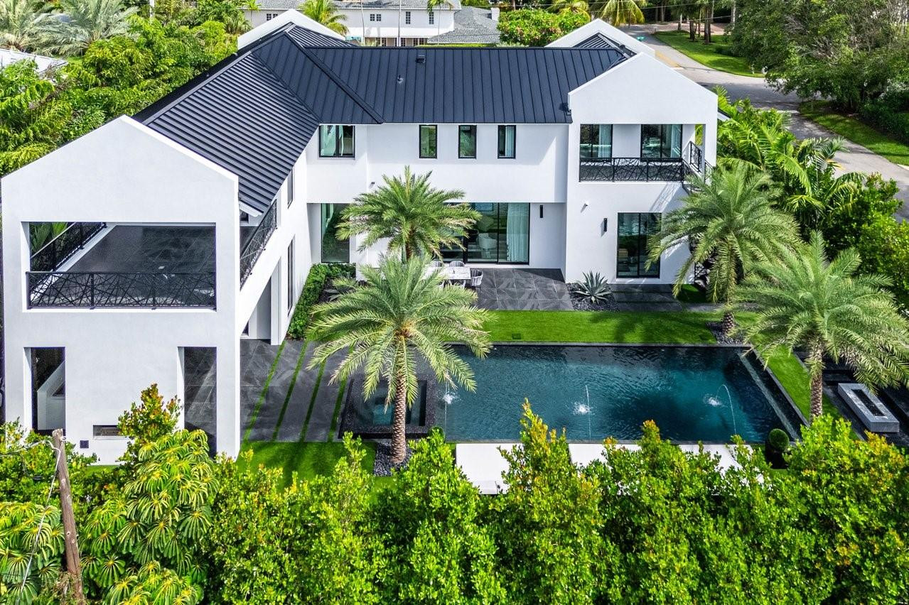 202 NW 7th St