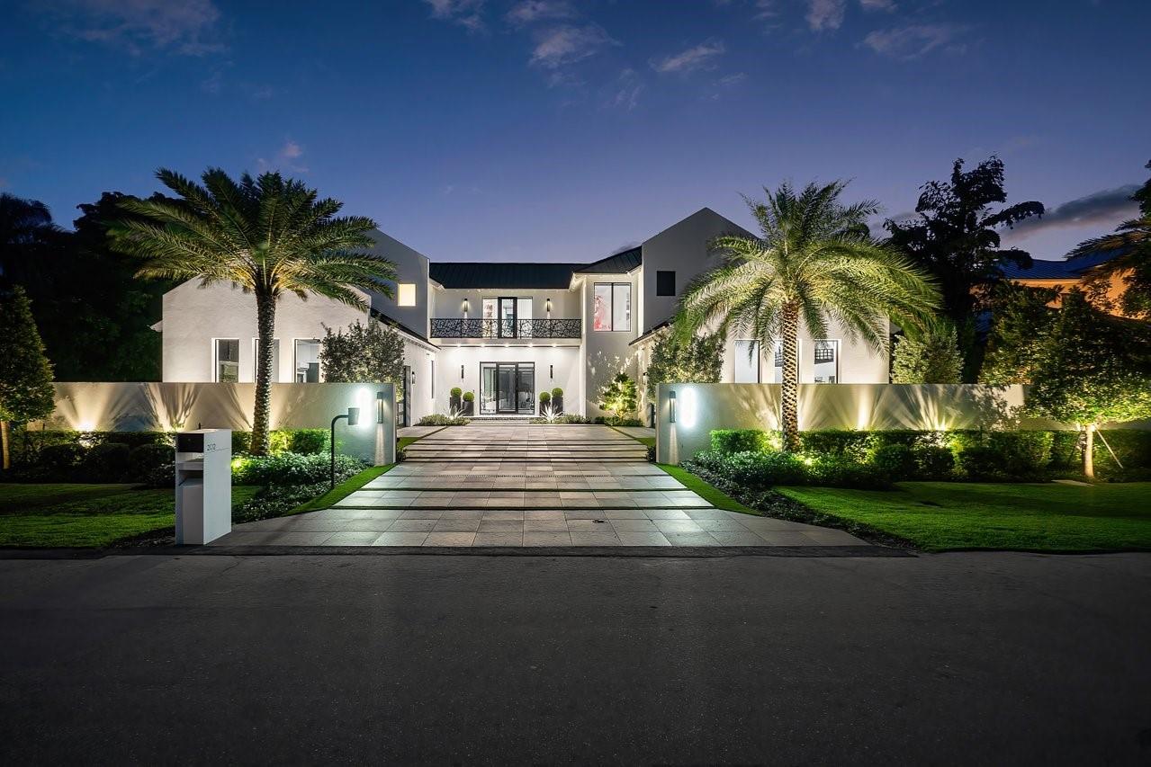 202 NW 7th St
