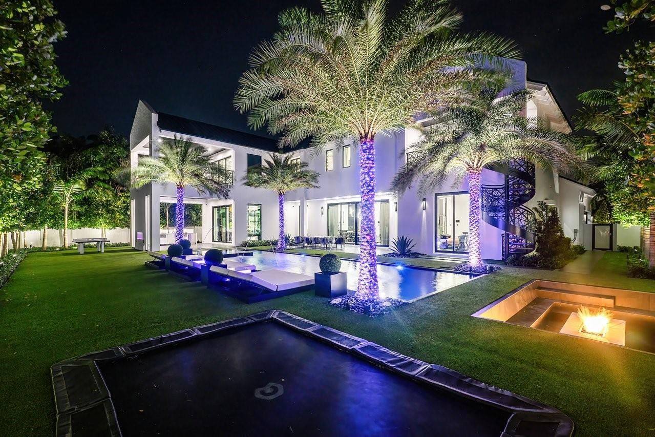 202 NW 7th St