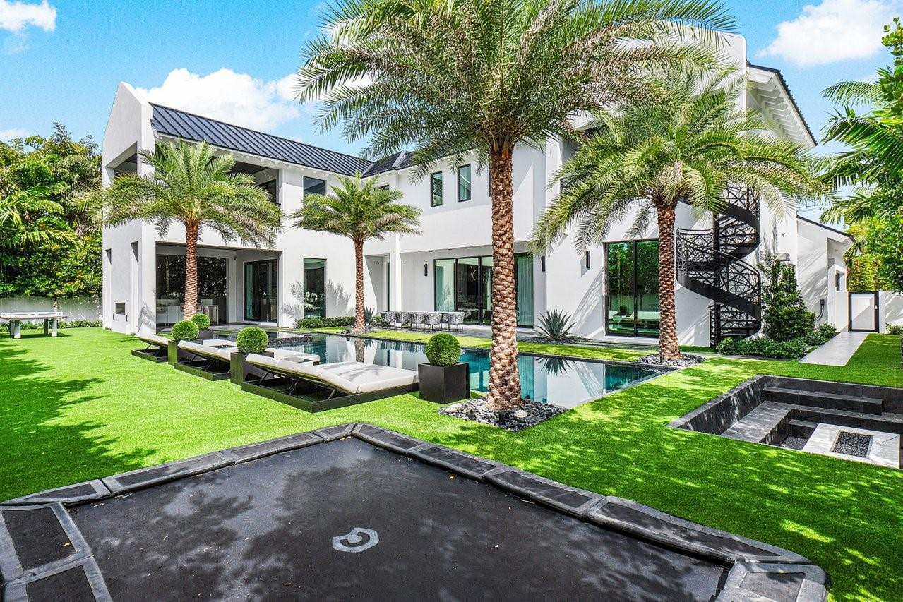 202 NW 7th St