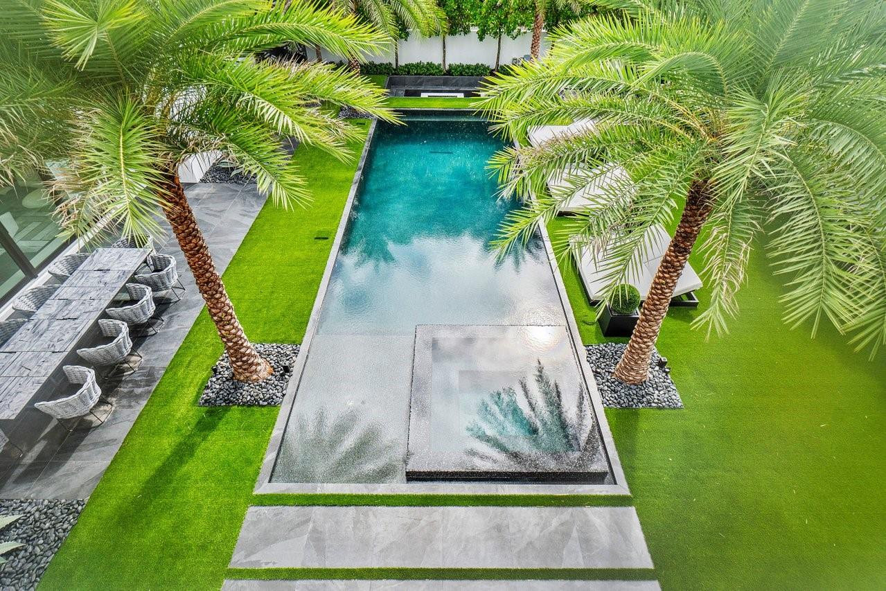 202 NW 7th St