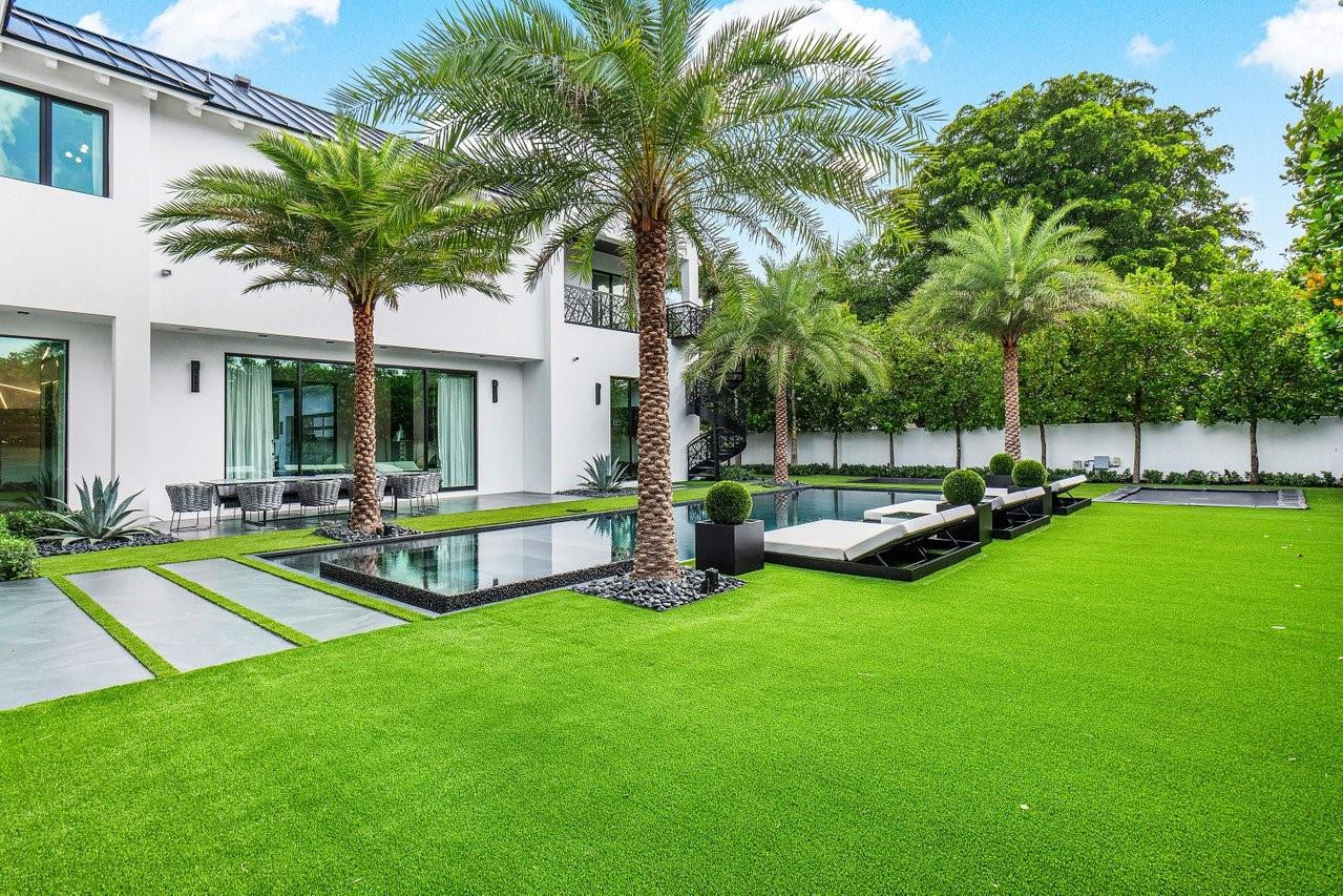 202 NW 7th St