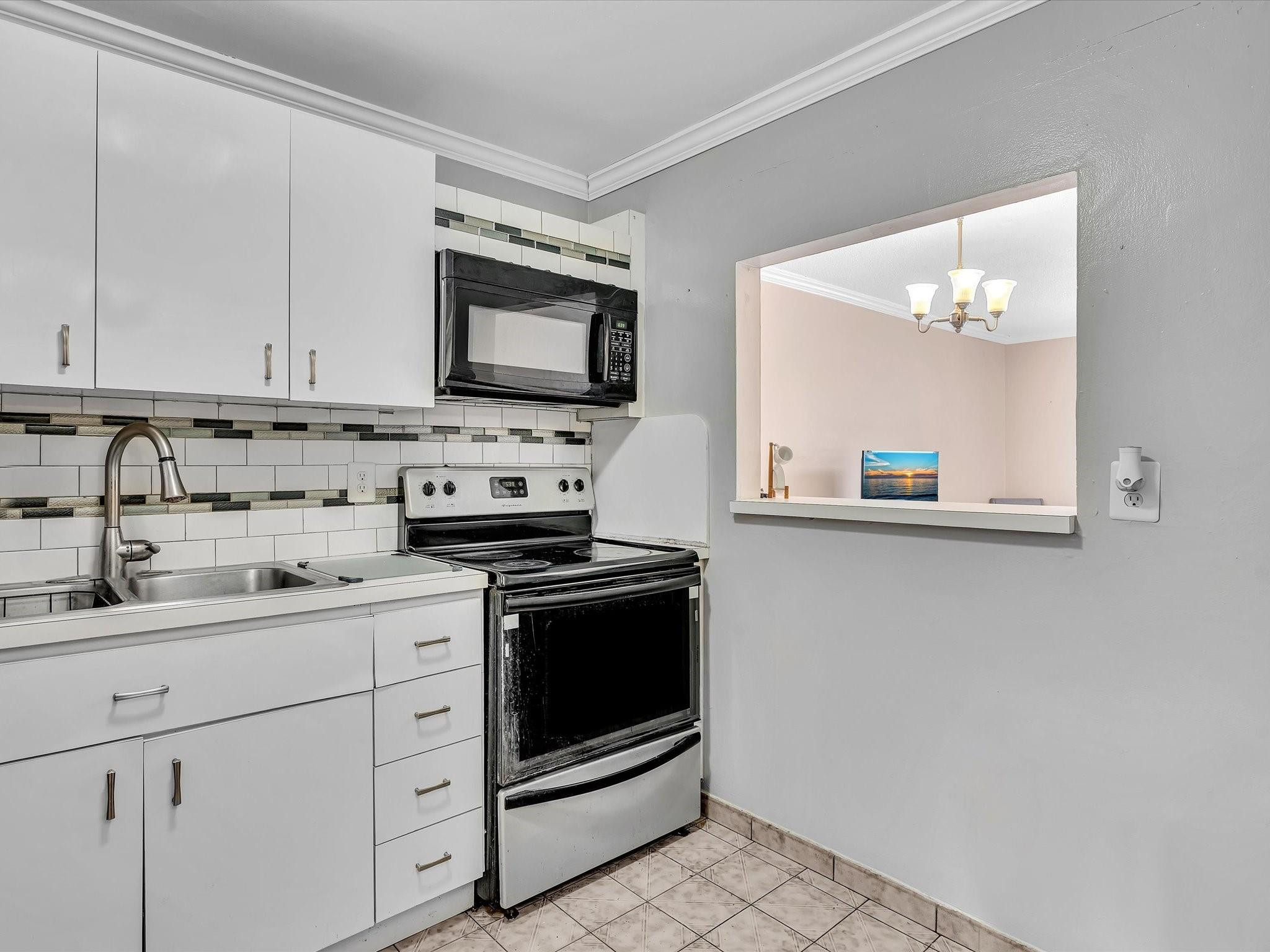 1075 W 68th St 203