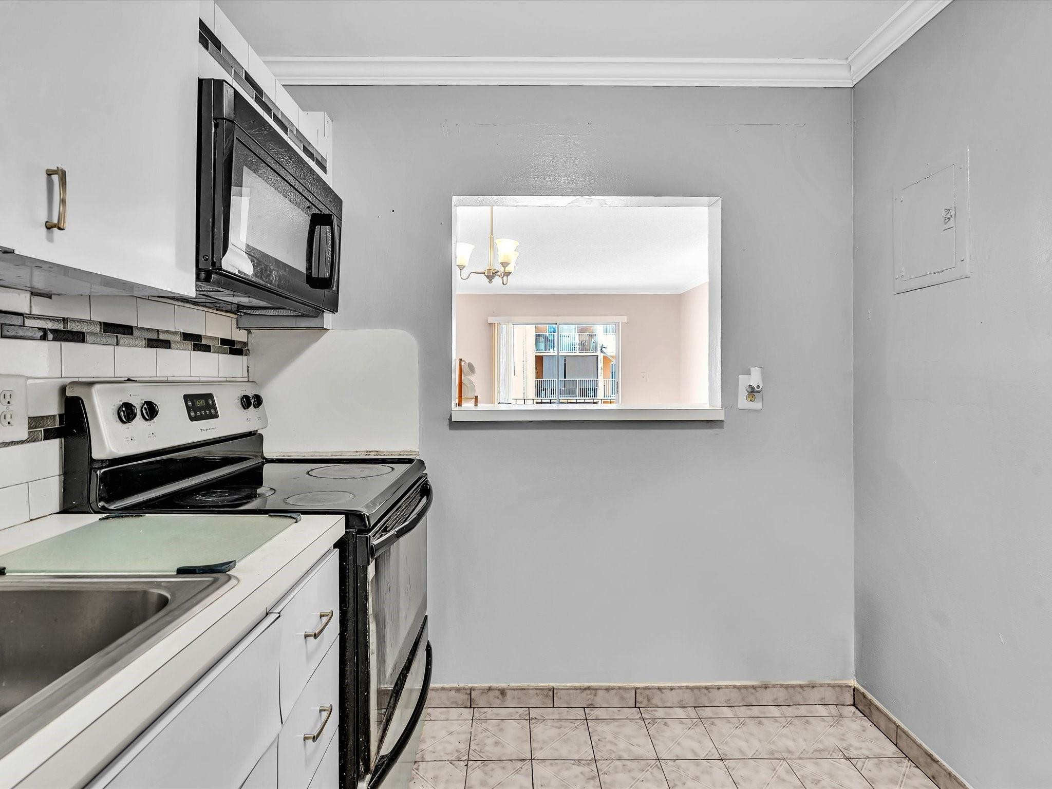 1075 W 68th St 203