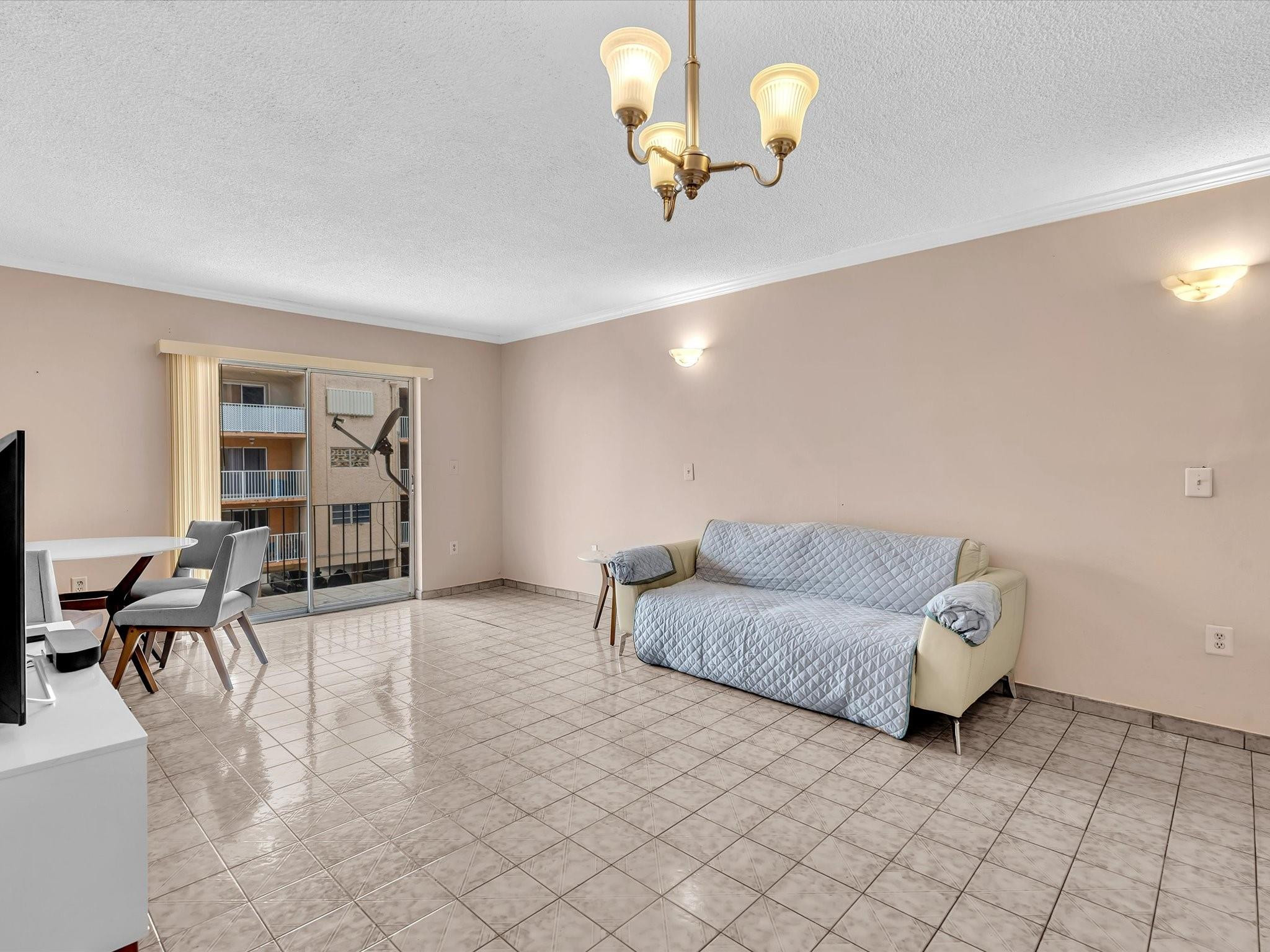 1075 W 68th St 203