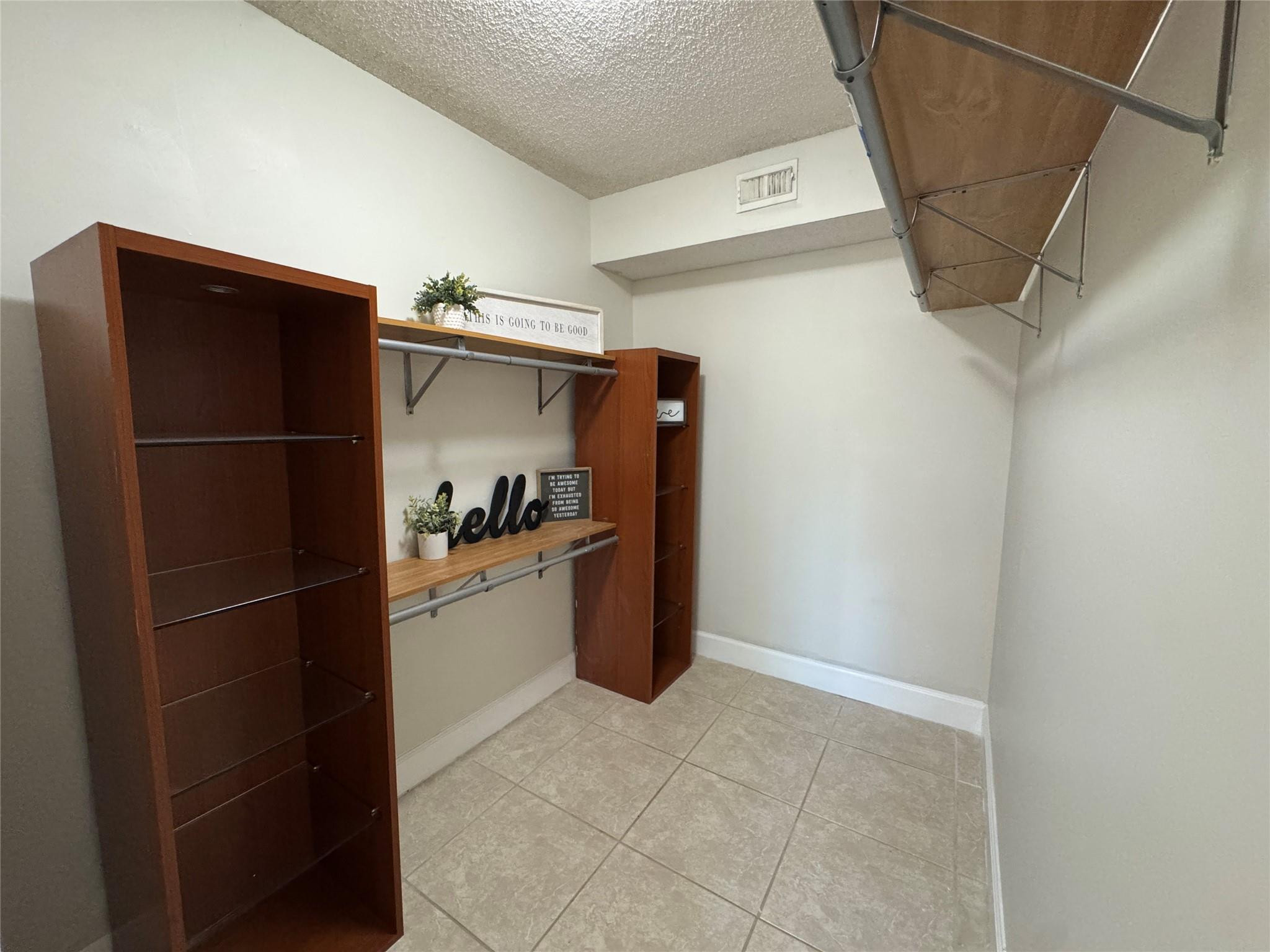 9033 W Wiles Rd 208