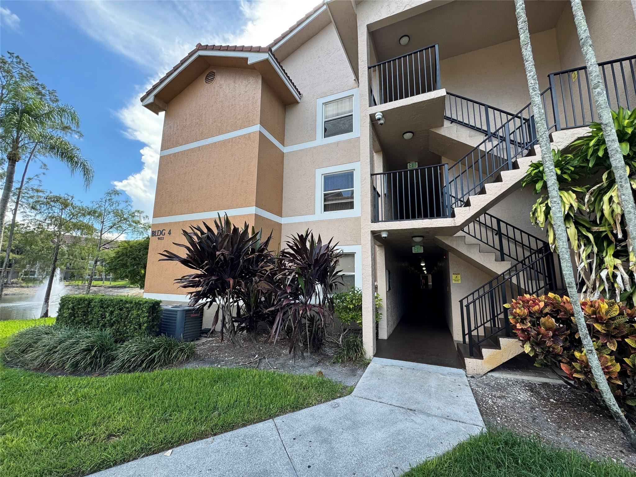9033 W Wiles Rd 208