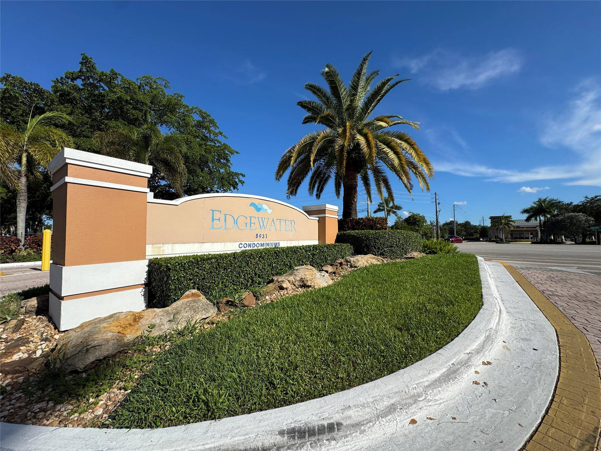 9033 W Wiles Rd 208