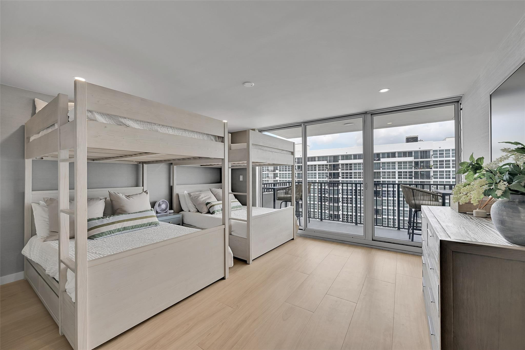 525 N Ocean Boulevard 1724