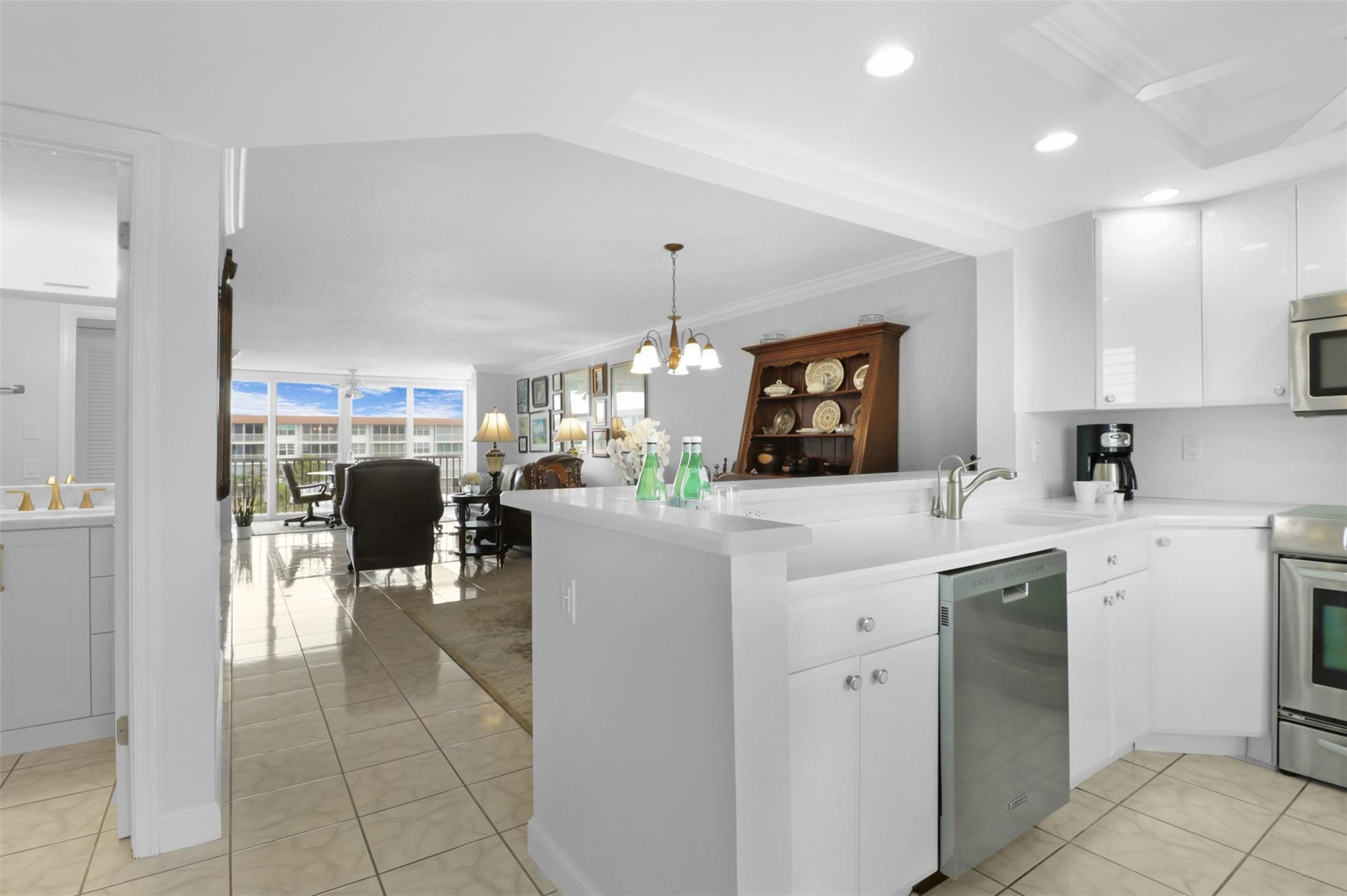2525 Florida Boulevard 431