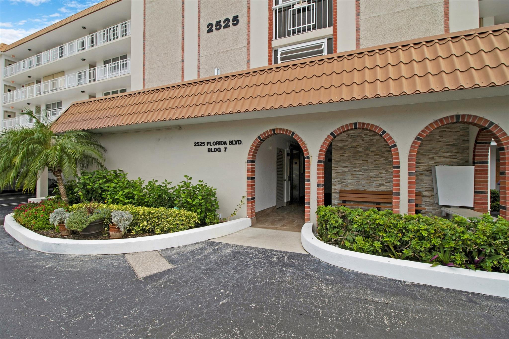 2525 Florida Boulevard 431
