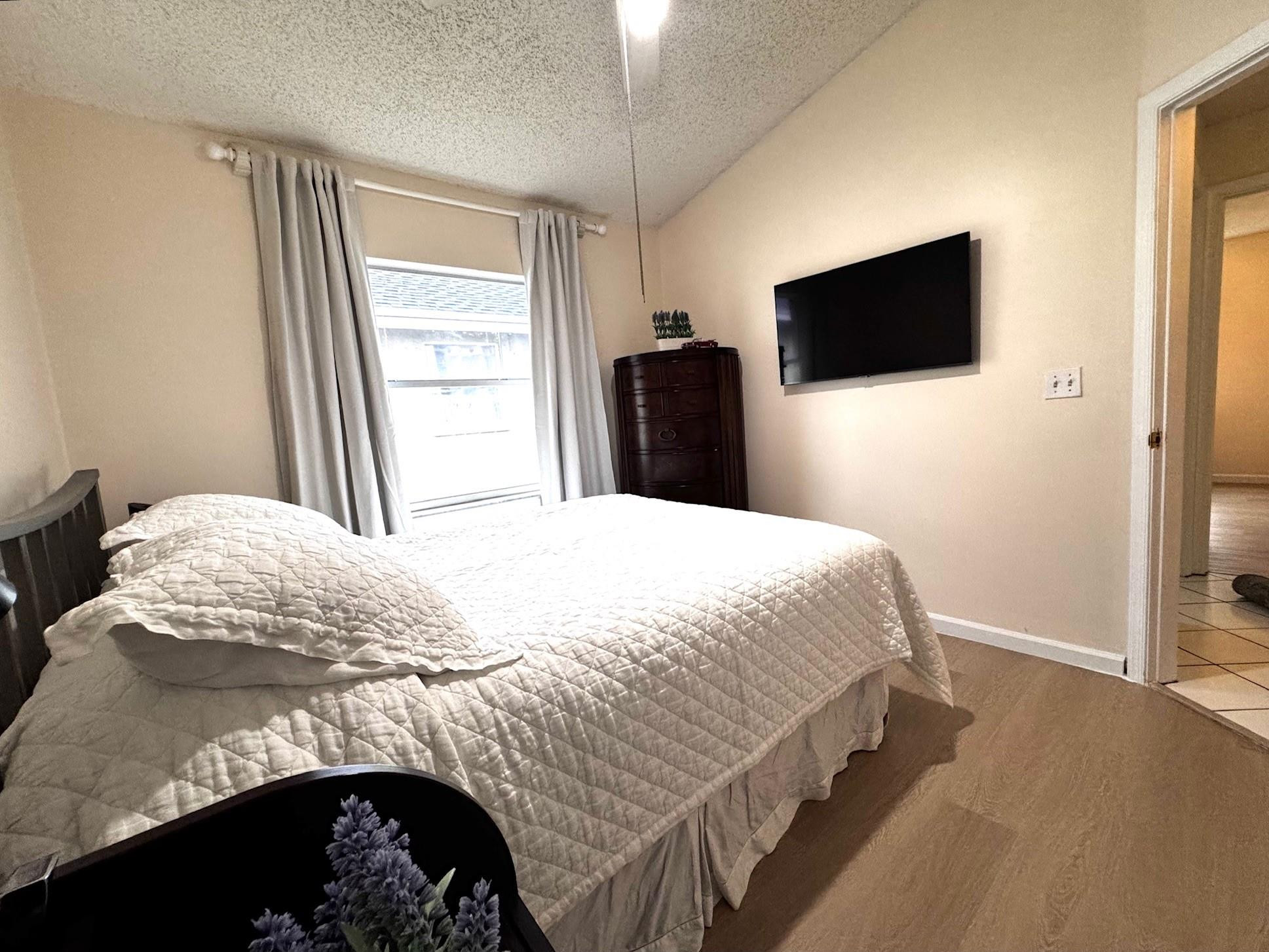 1063 Fairfax Cir