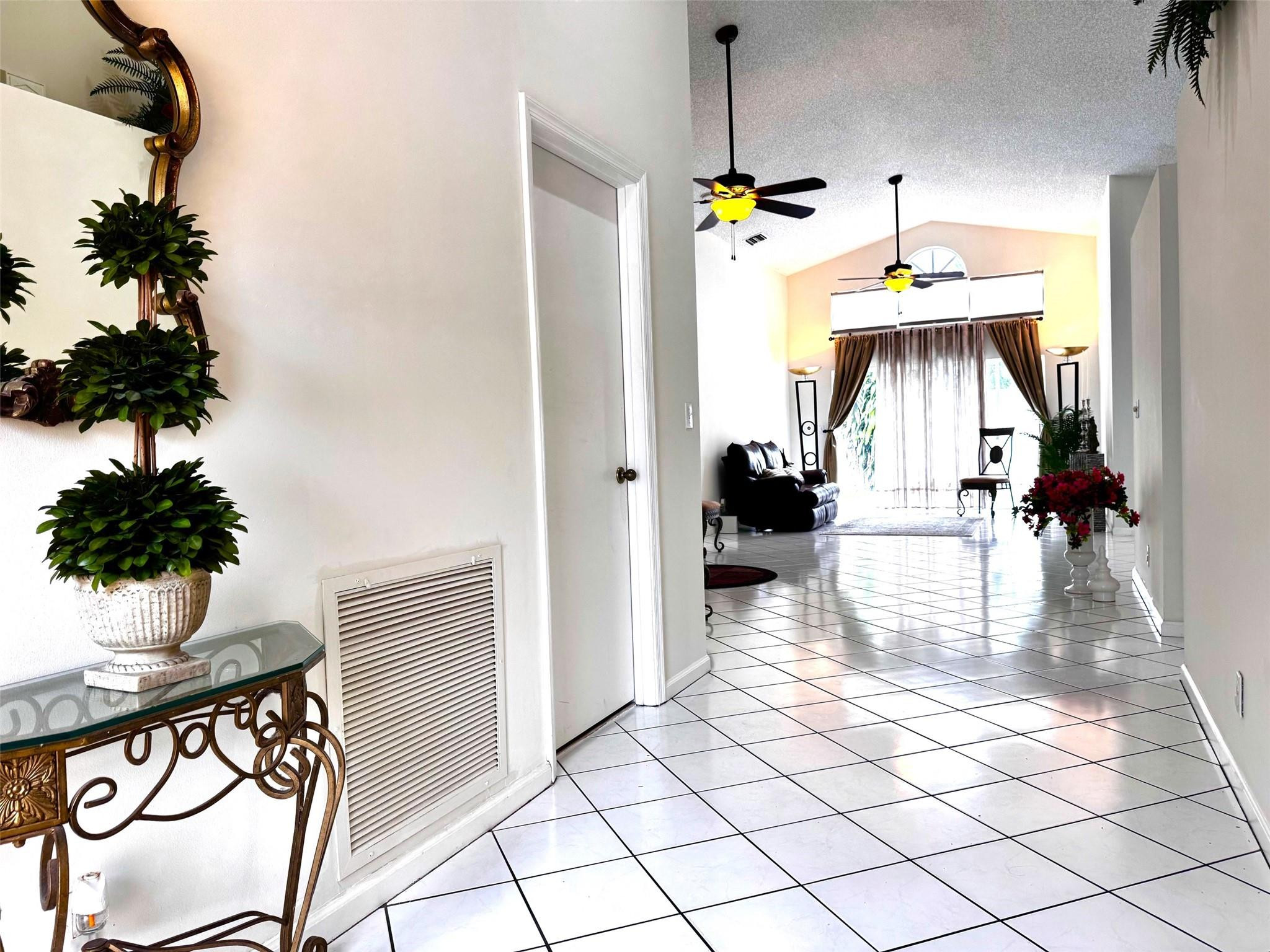 1063 Fairfax Cir
