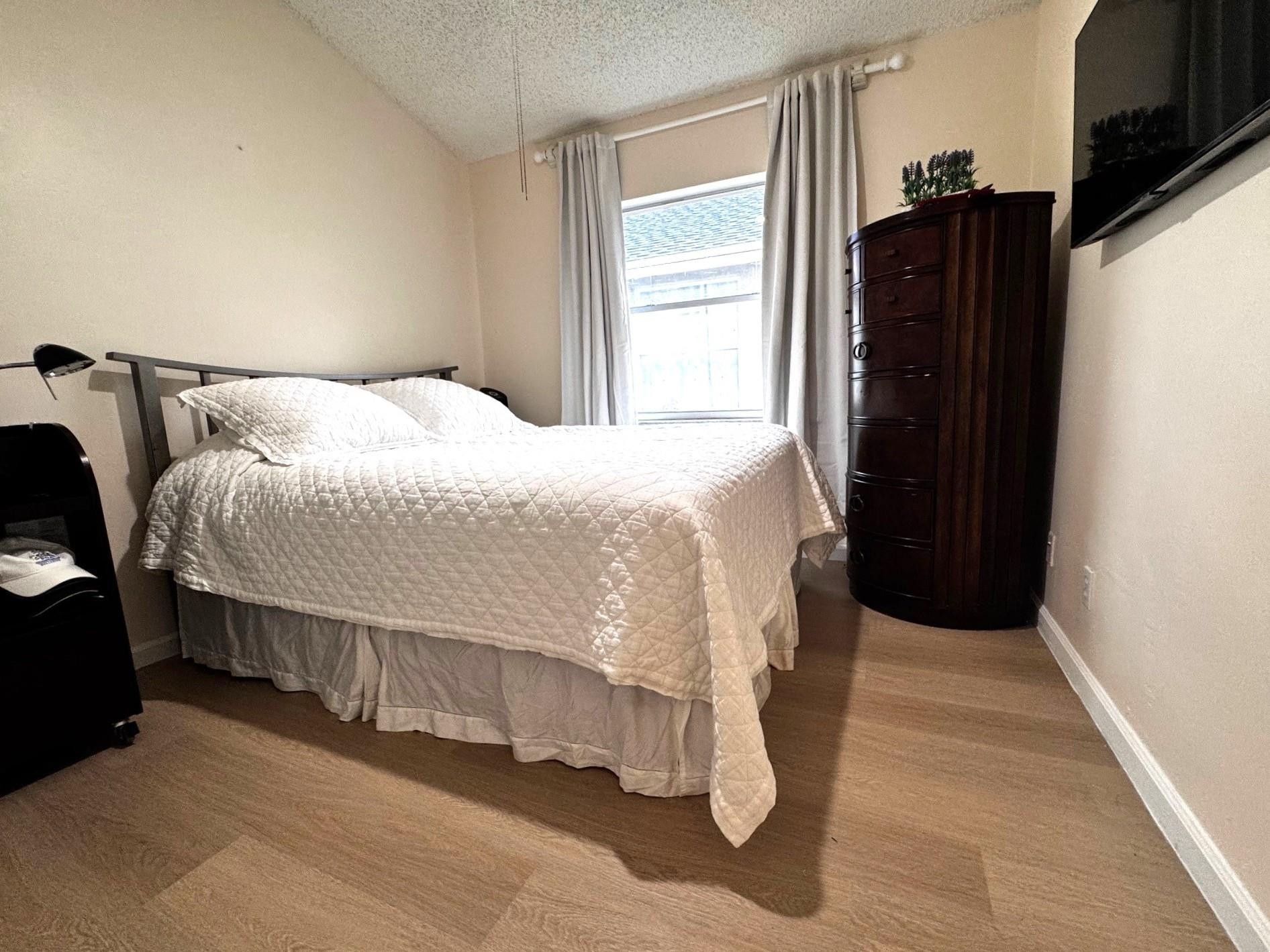 1063 Fairfax Cir