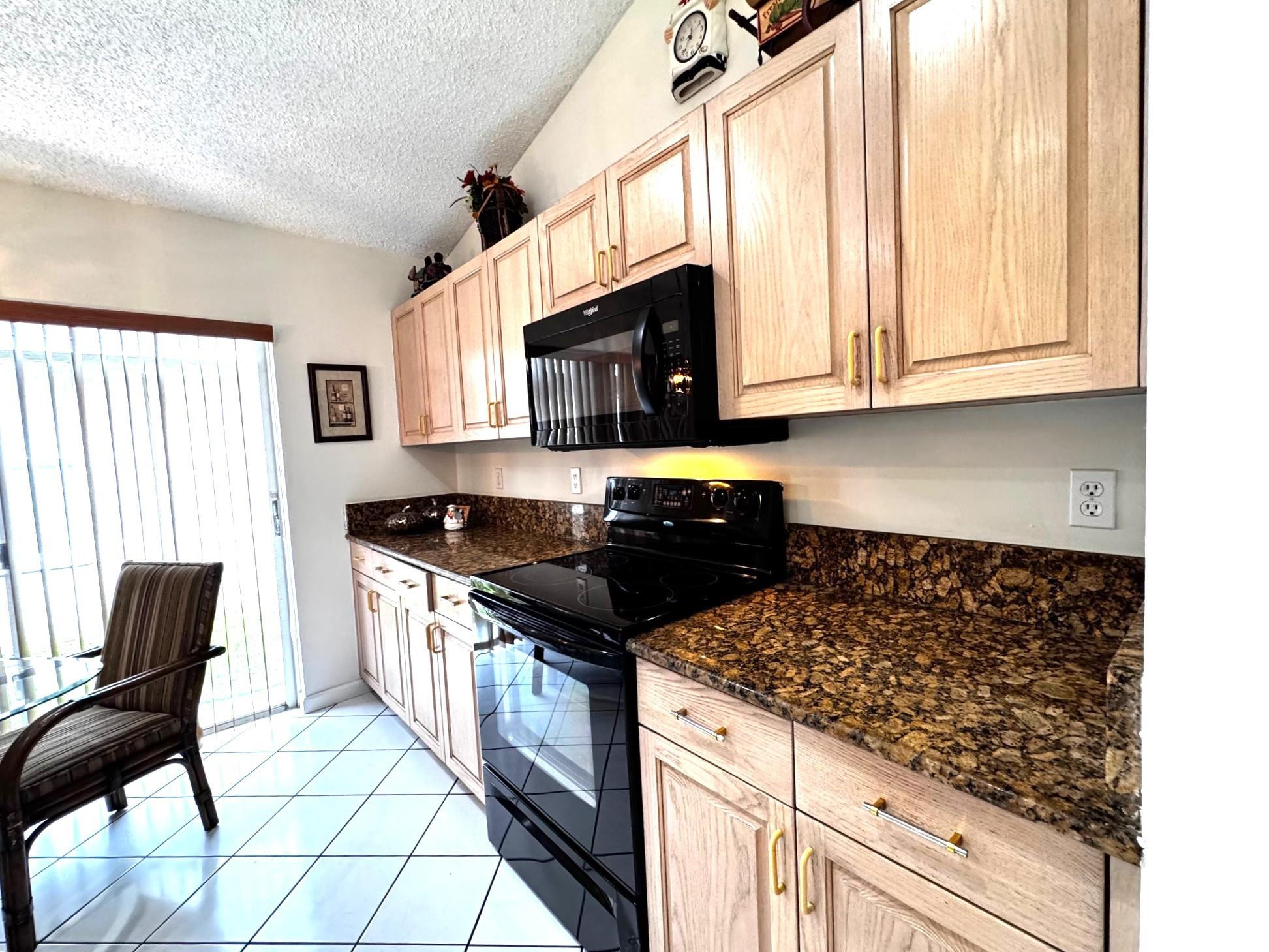 1063 Fairfax Cir