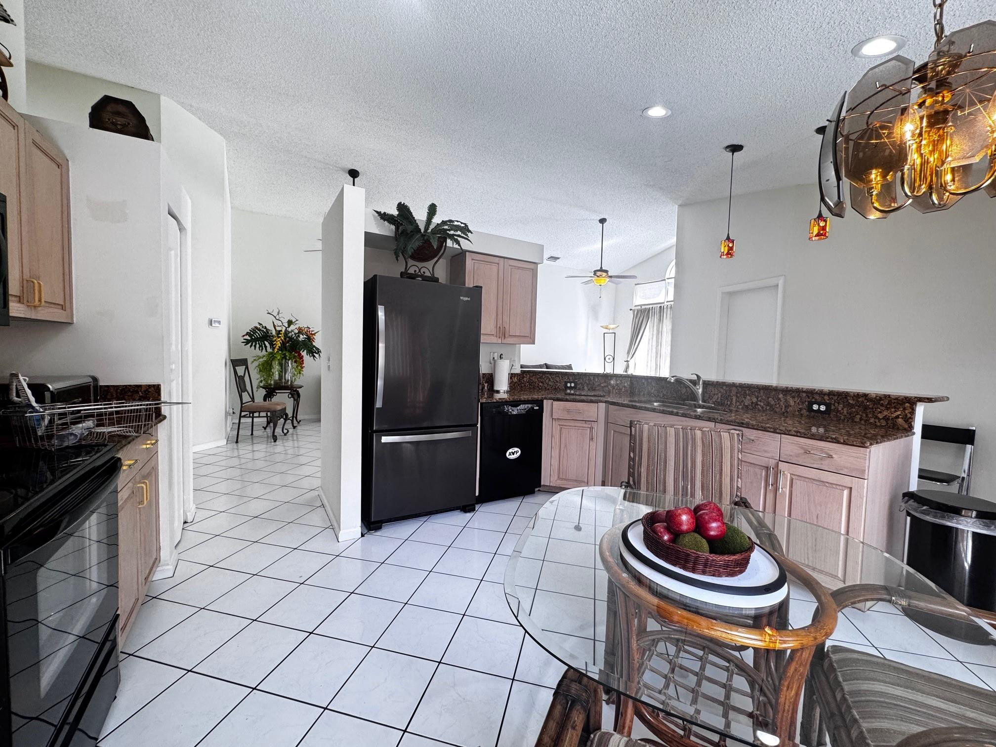 1063 Fairfax Cir