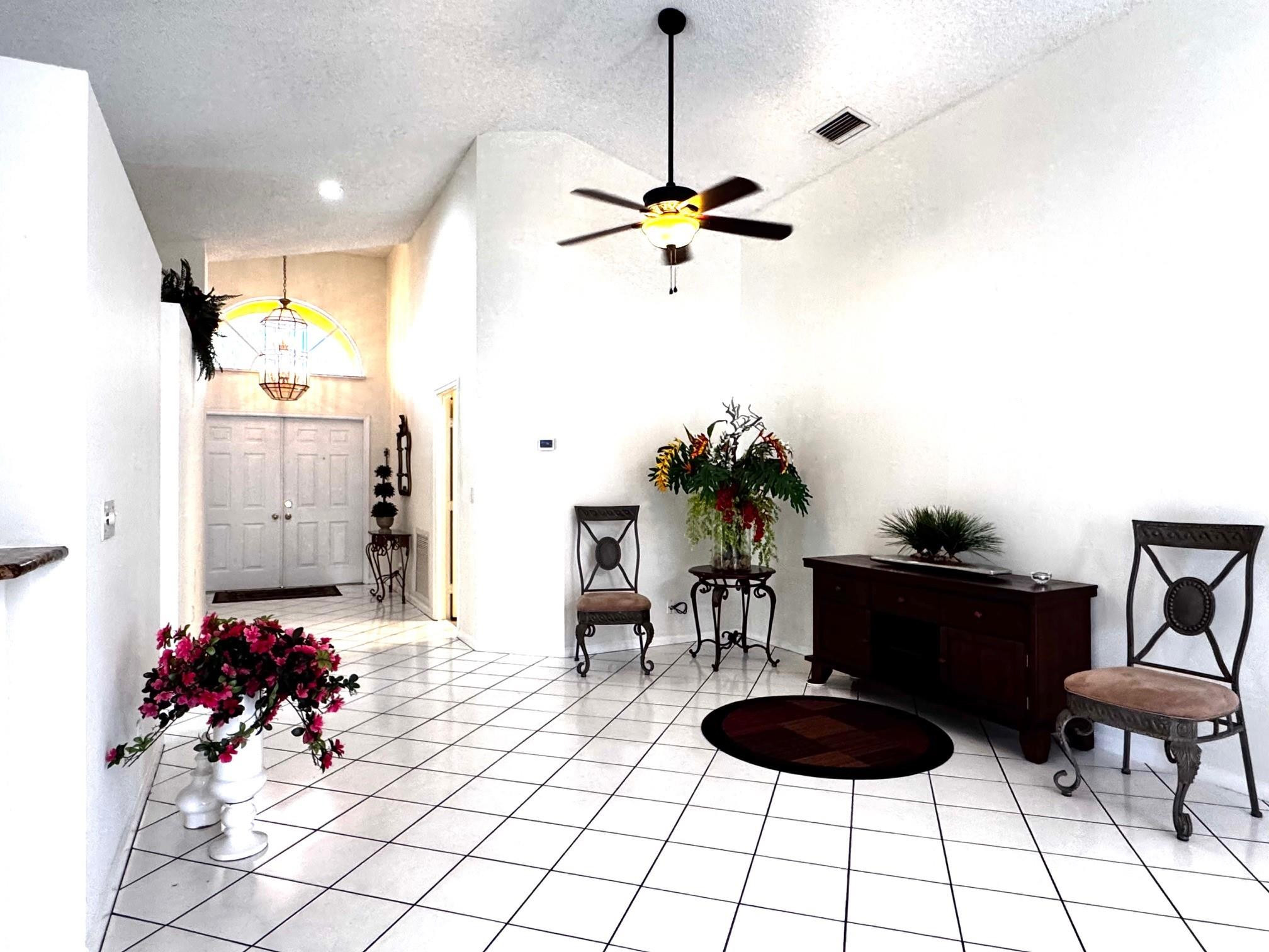1063 Fairfax Cir