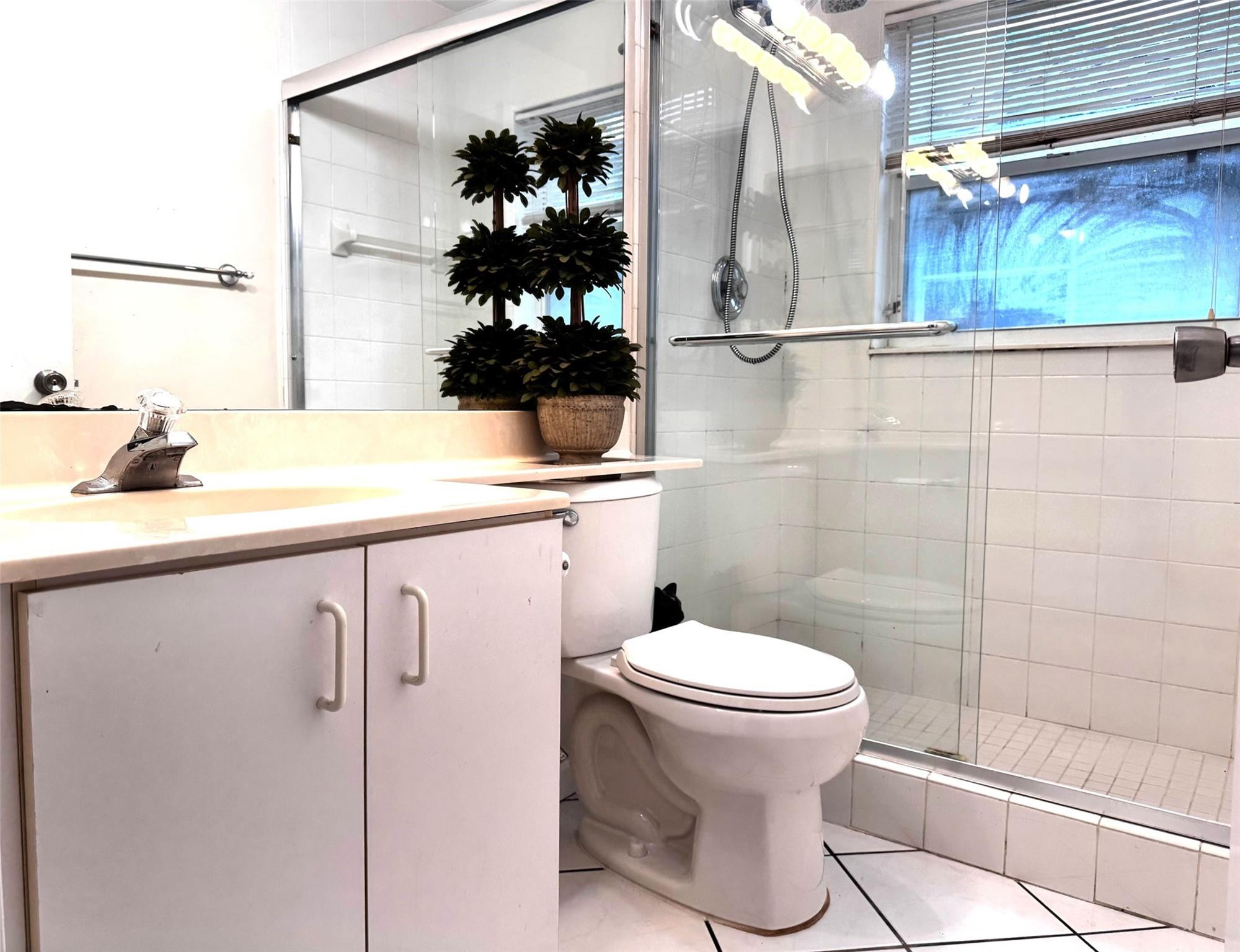 1063 Fairfax Cir