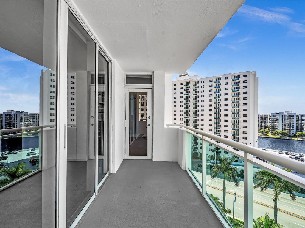 3001 S Ocean Dr 943