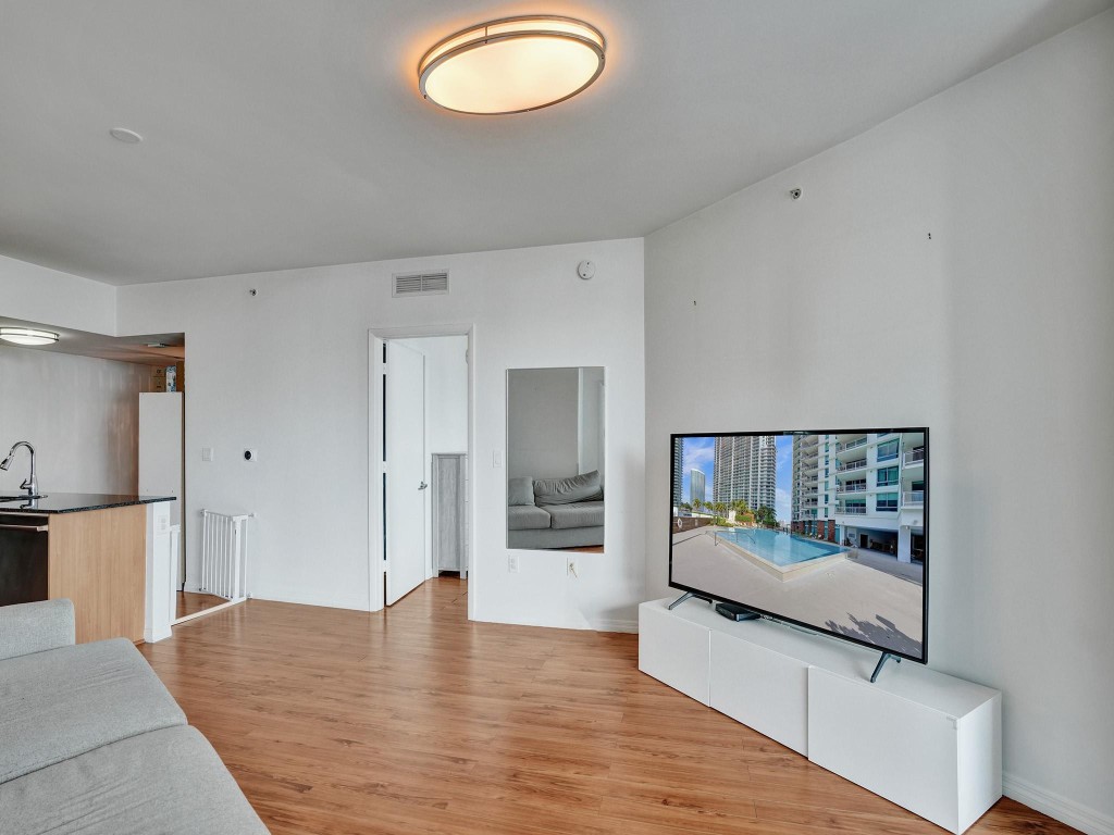 350 S Miami Ave 2805