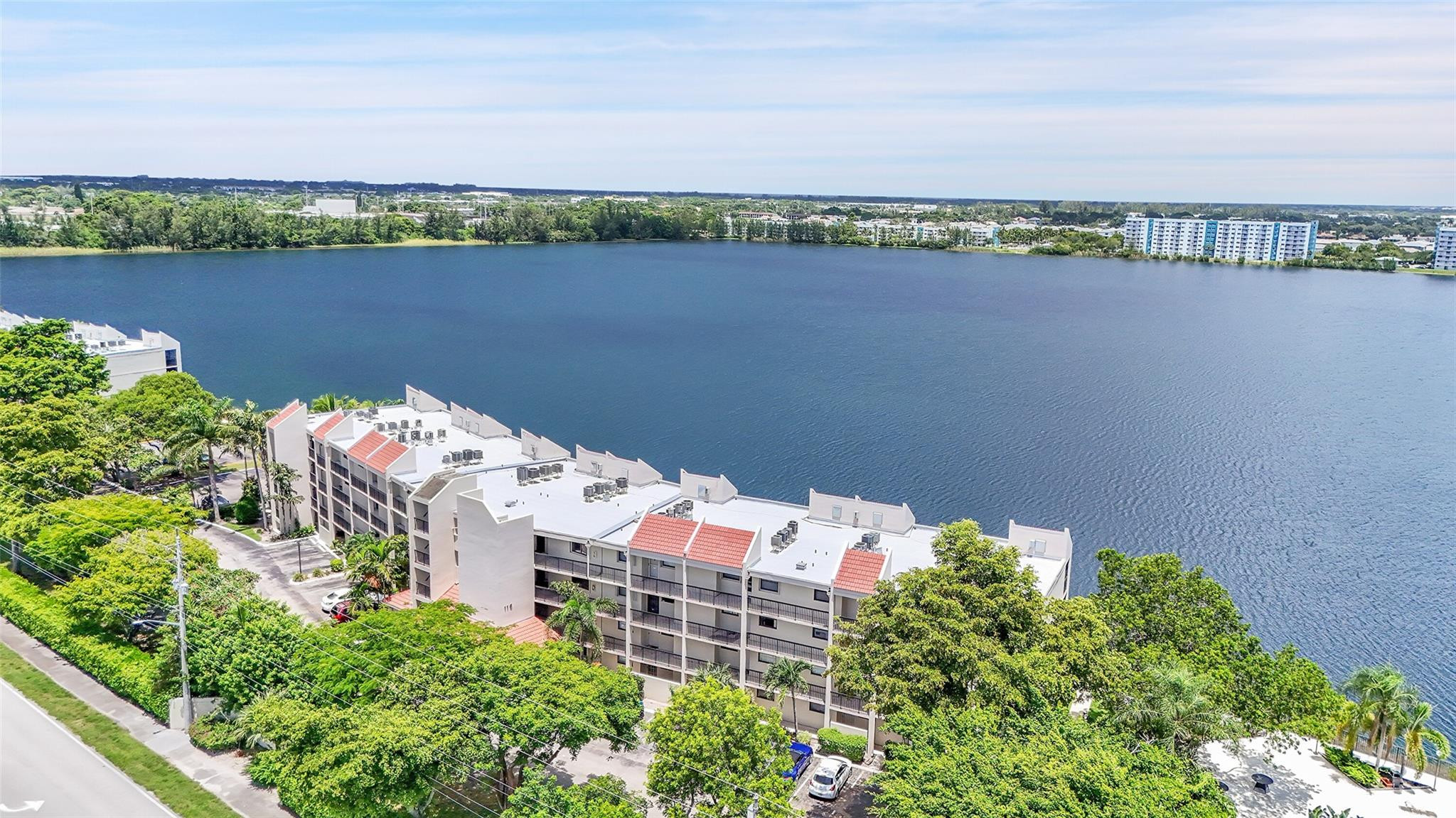 116 Lake Emerald Drive 401