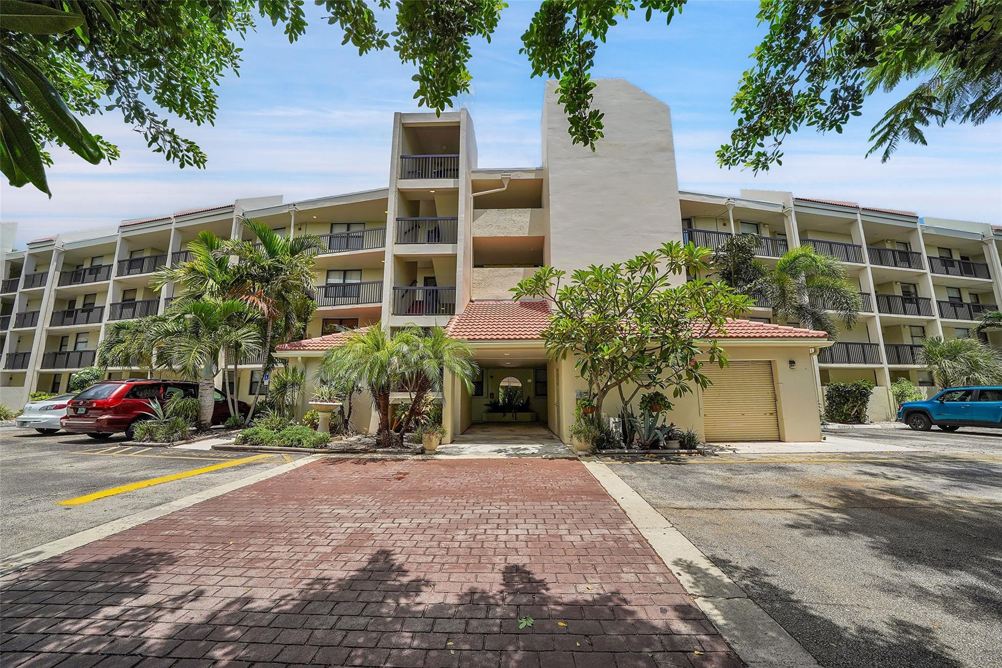 116 Lake Emerald Drive 401
