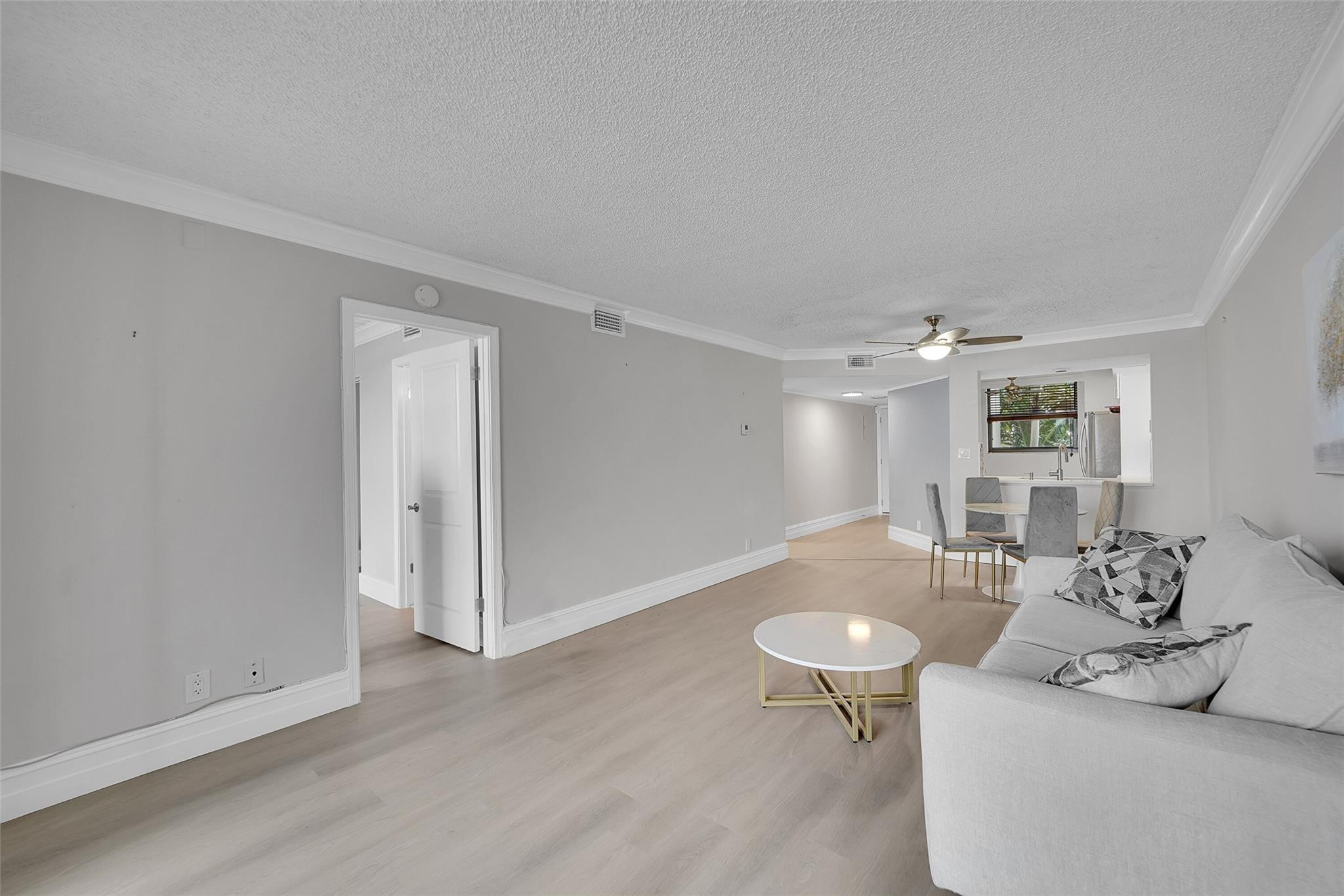 116 Lake Emerald Drive 401