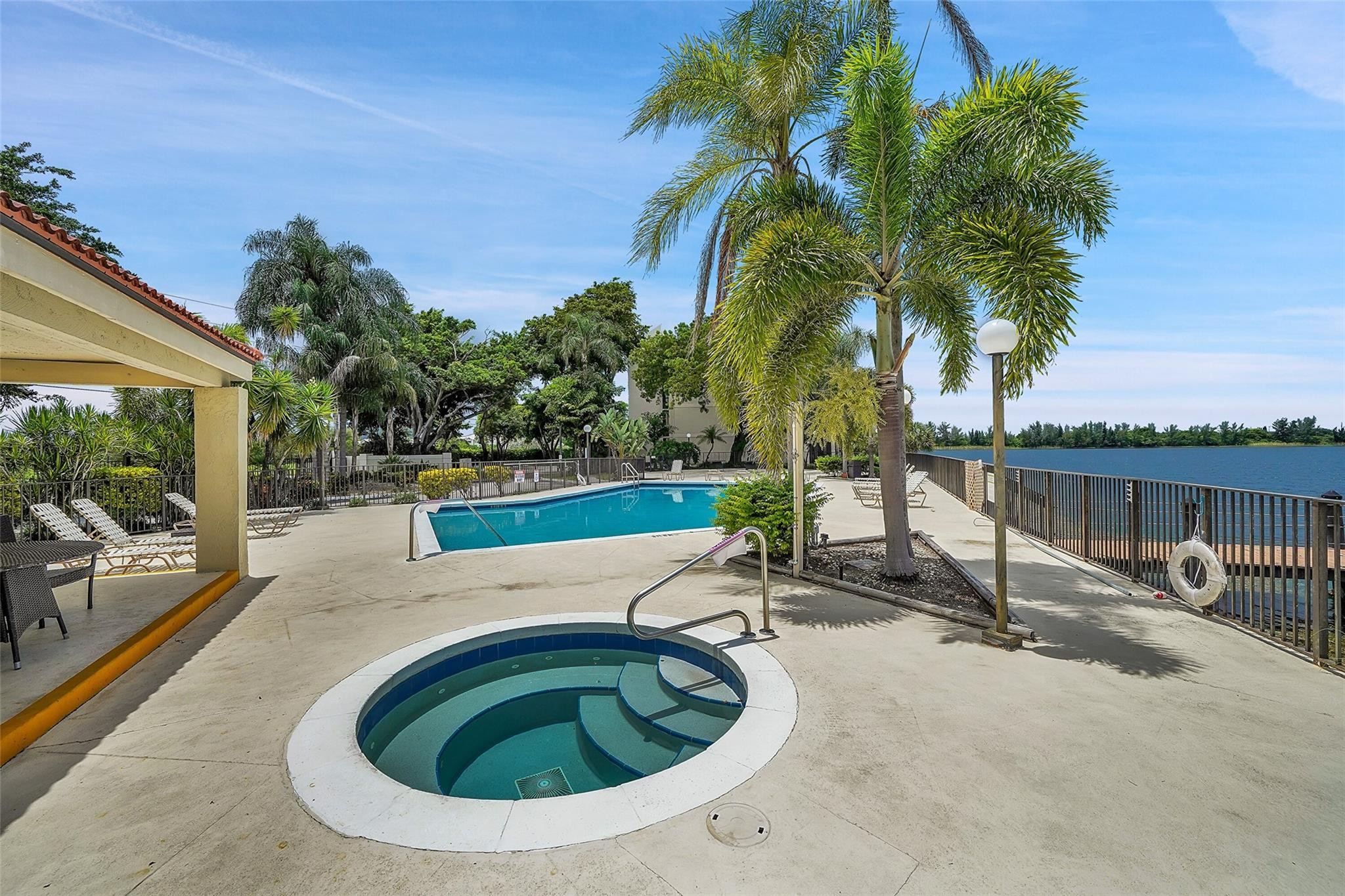 116 Lake Emerald Drive 401
