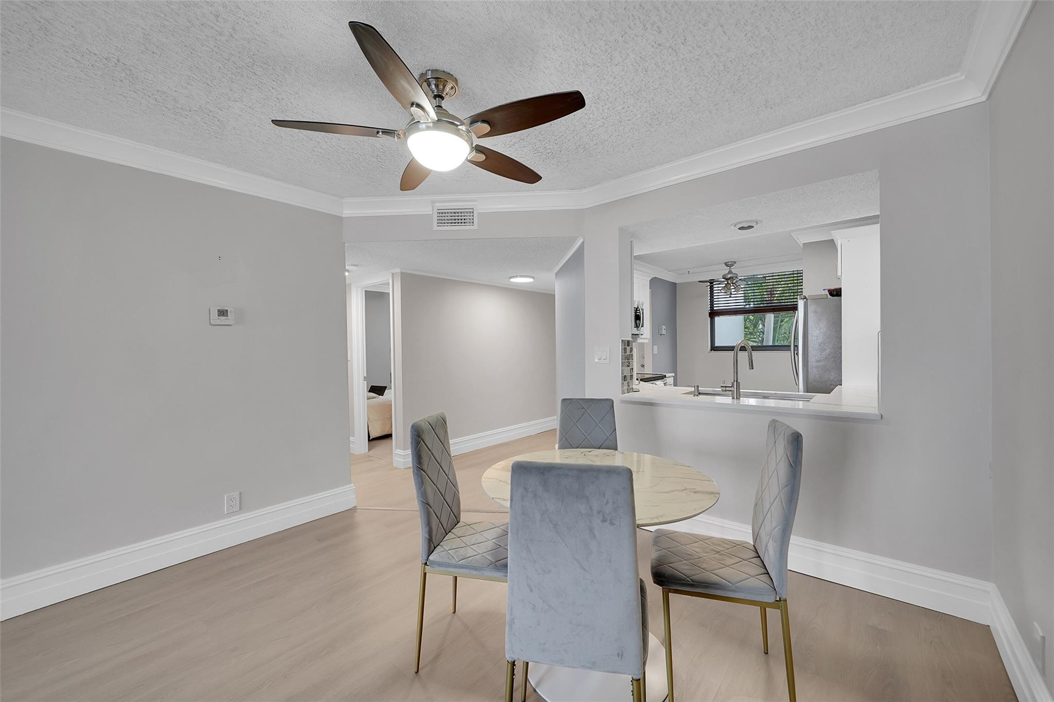 116 Lake Emerald Drive 401