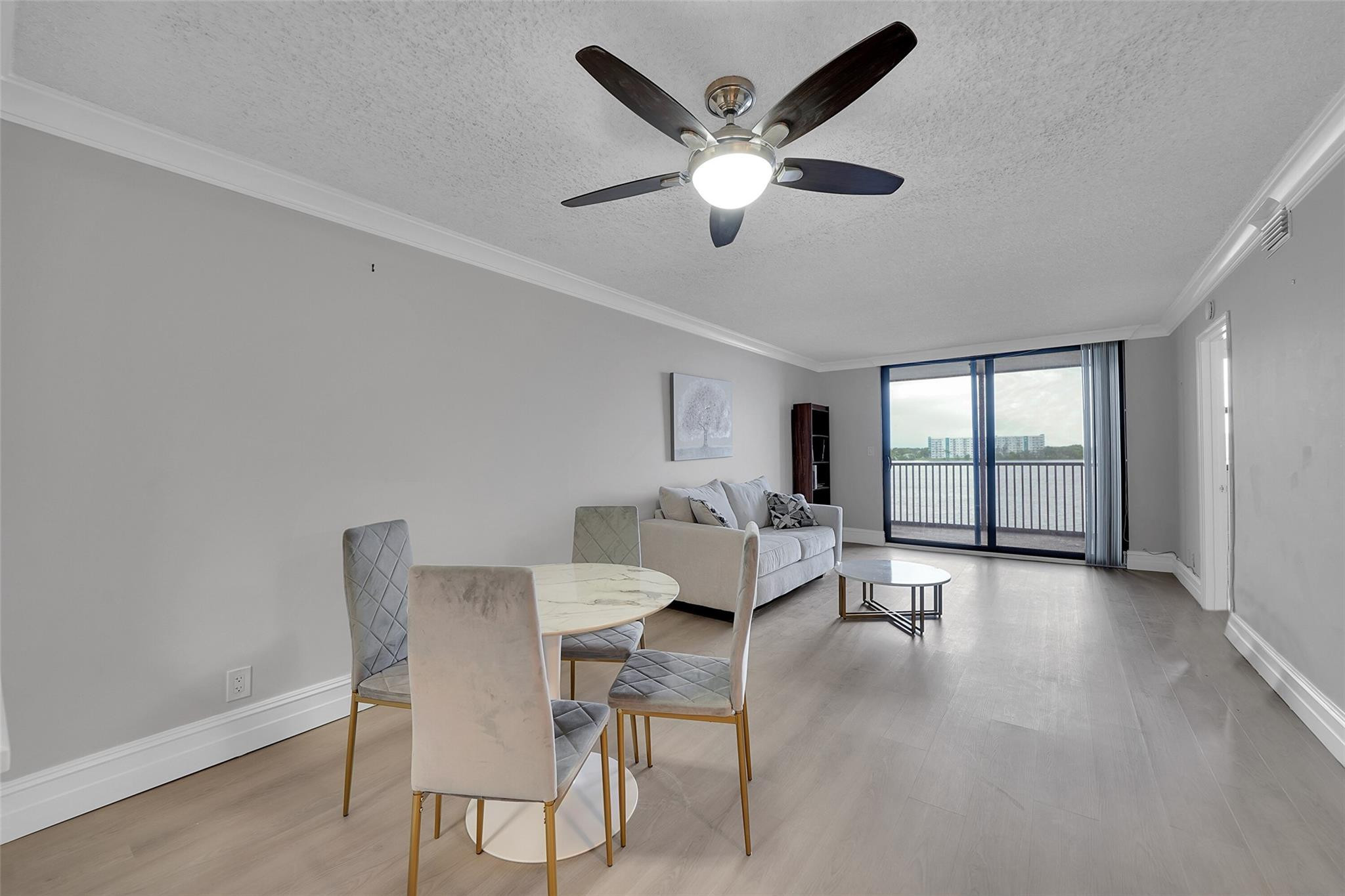 116 Lake Emerald Drive 401