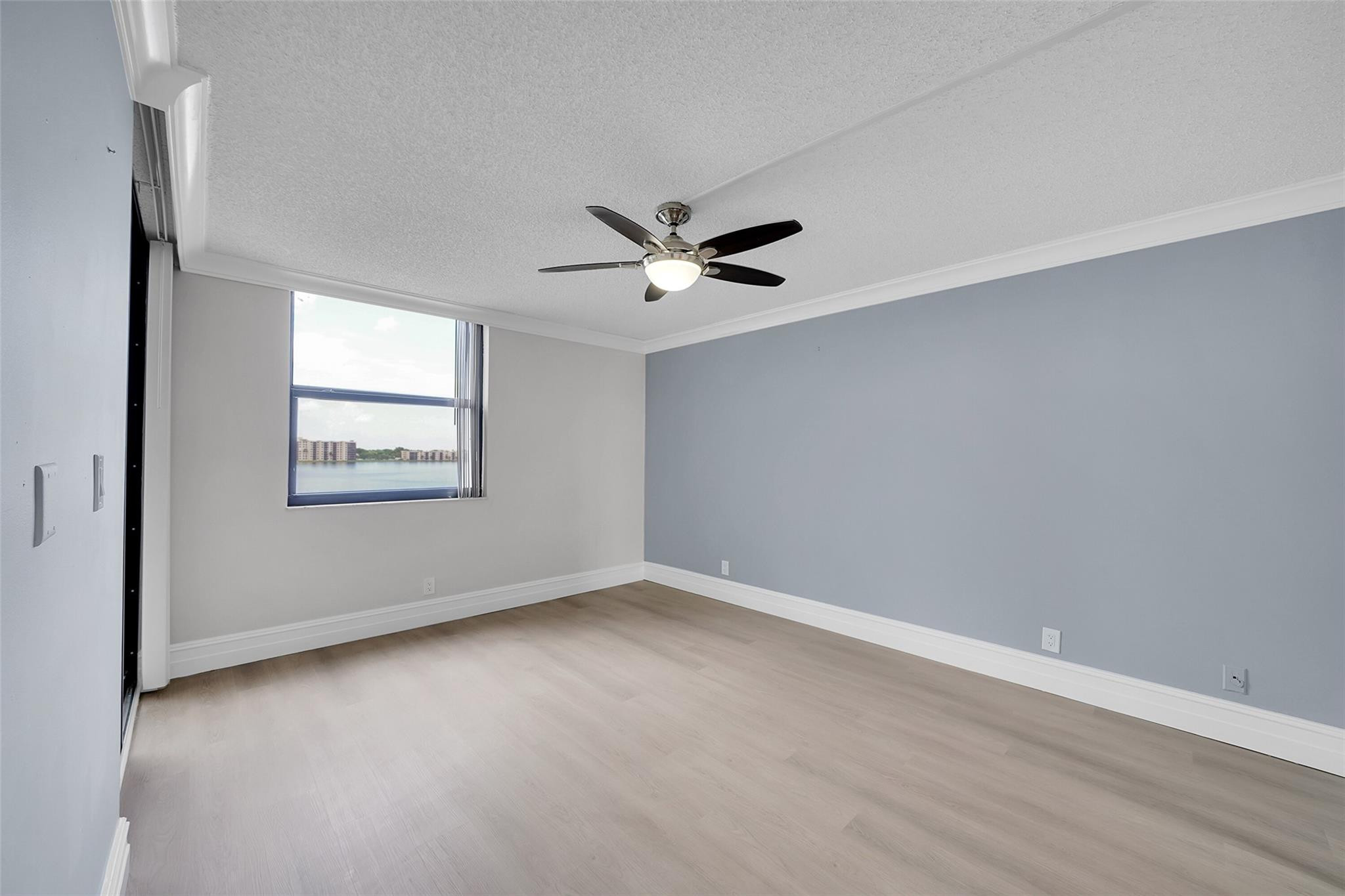 116 Lake Emerald Drive 401