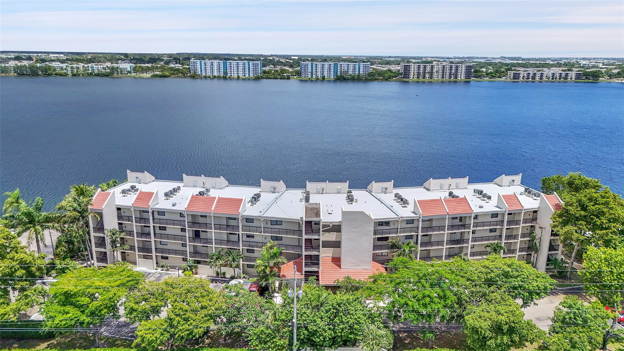 116 Lake Emerald Drive 401
