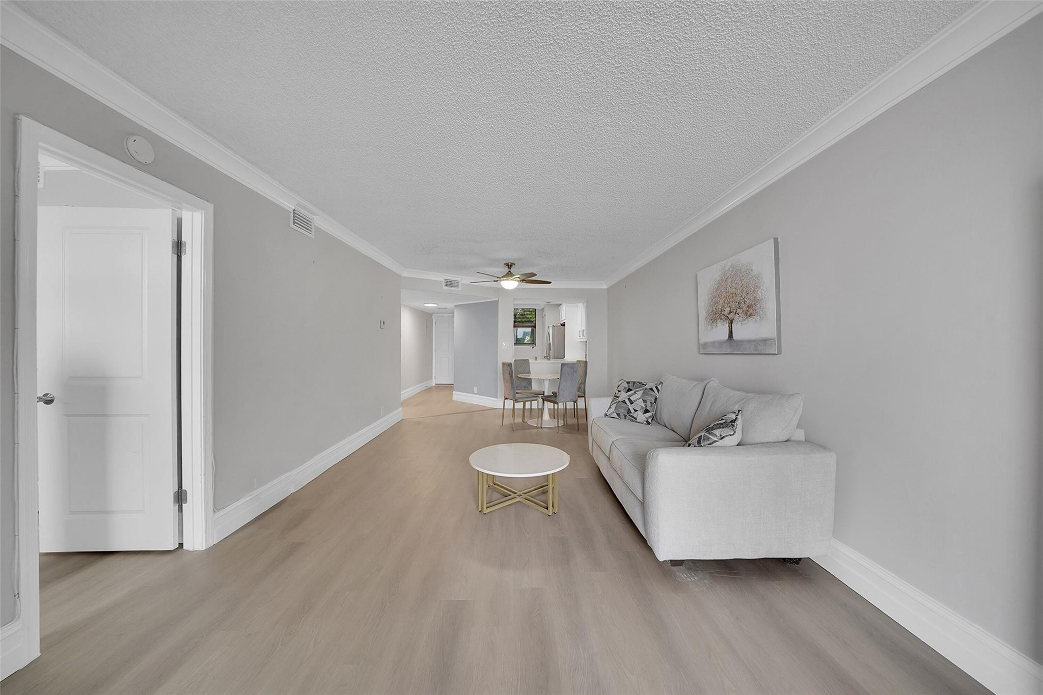 116 Lake Emerald Drive 401