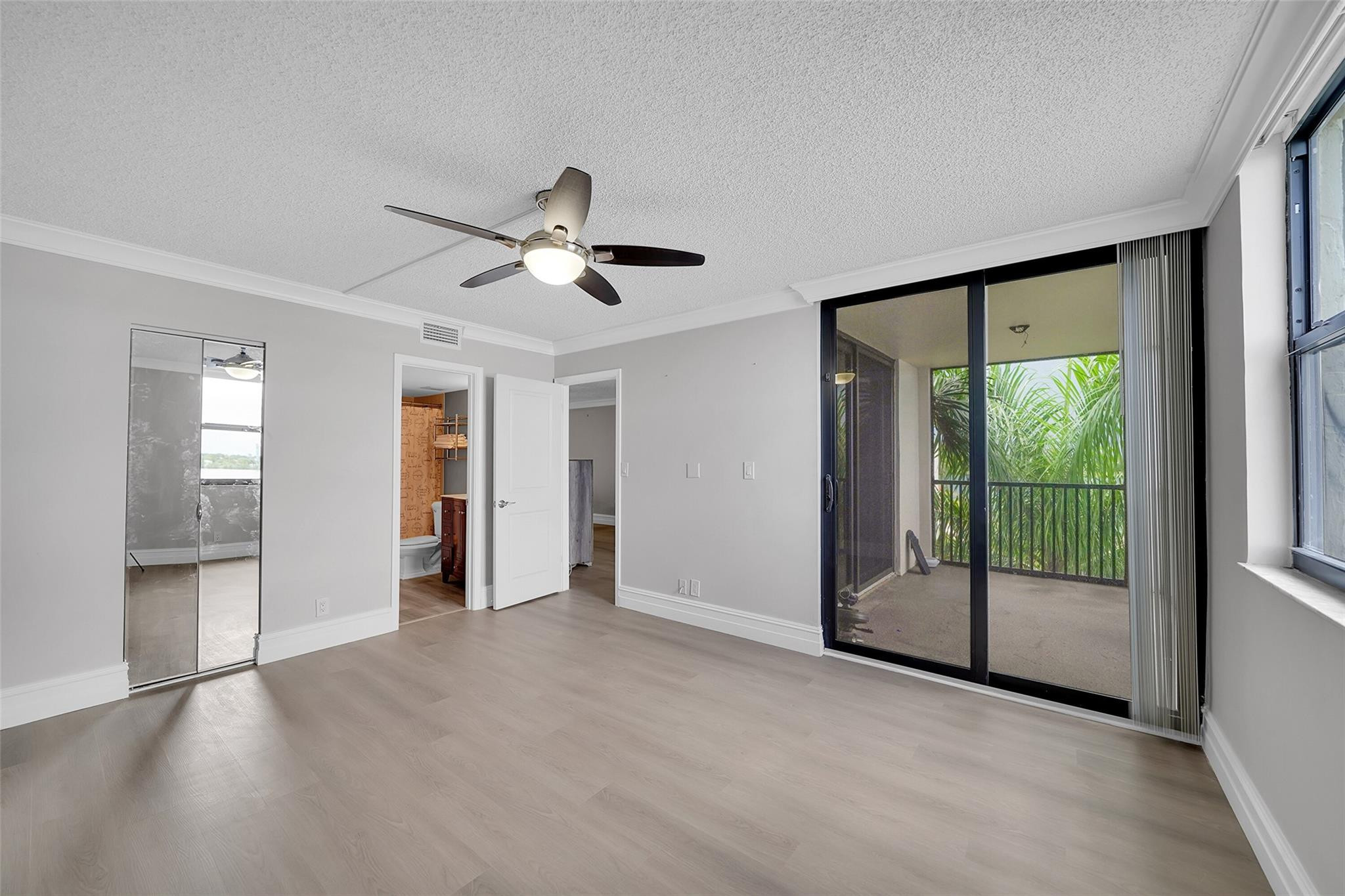 116 Lake Emerald Drive 401