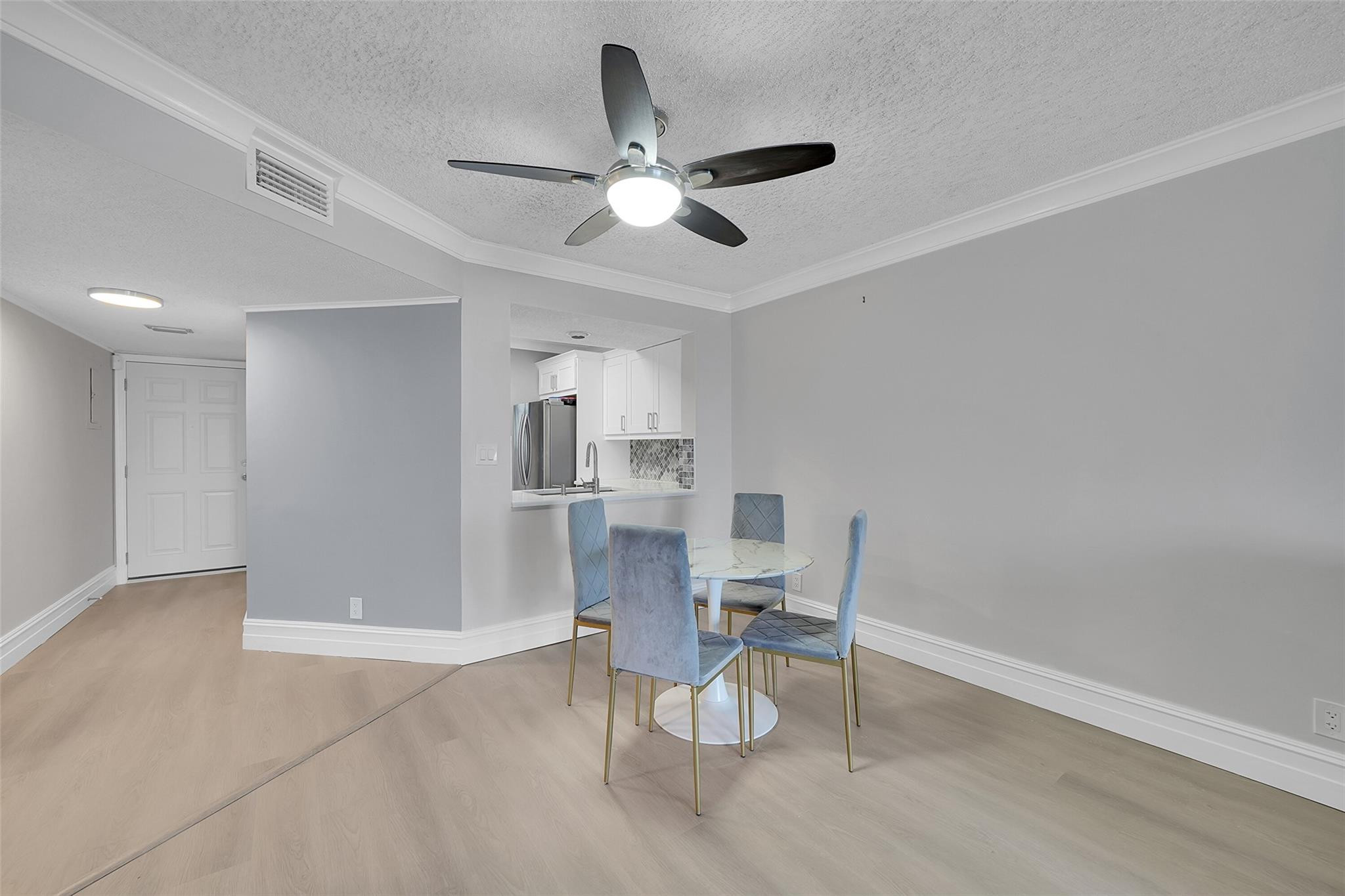 116 Lake Emerald Drive 401