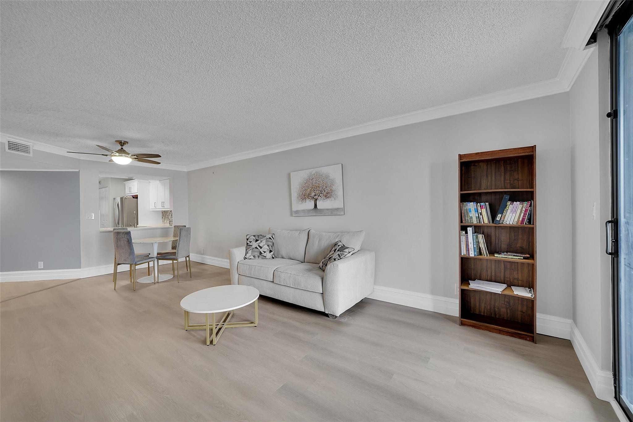116 Lake Emerald Drive 401