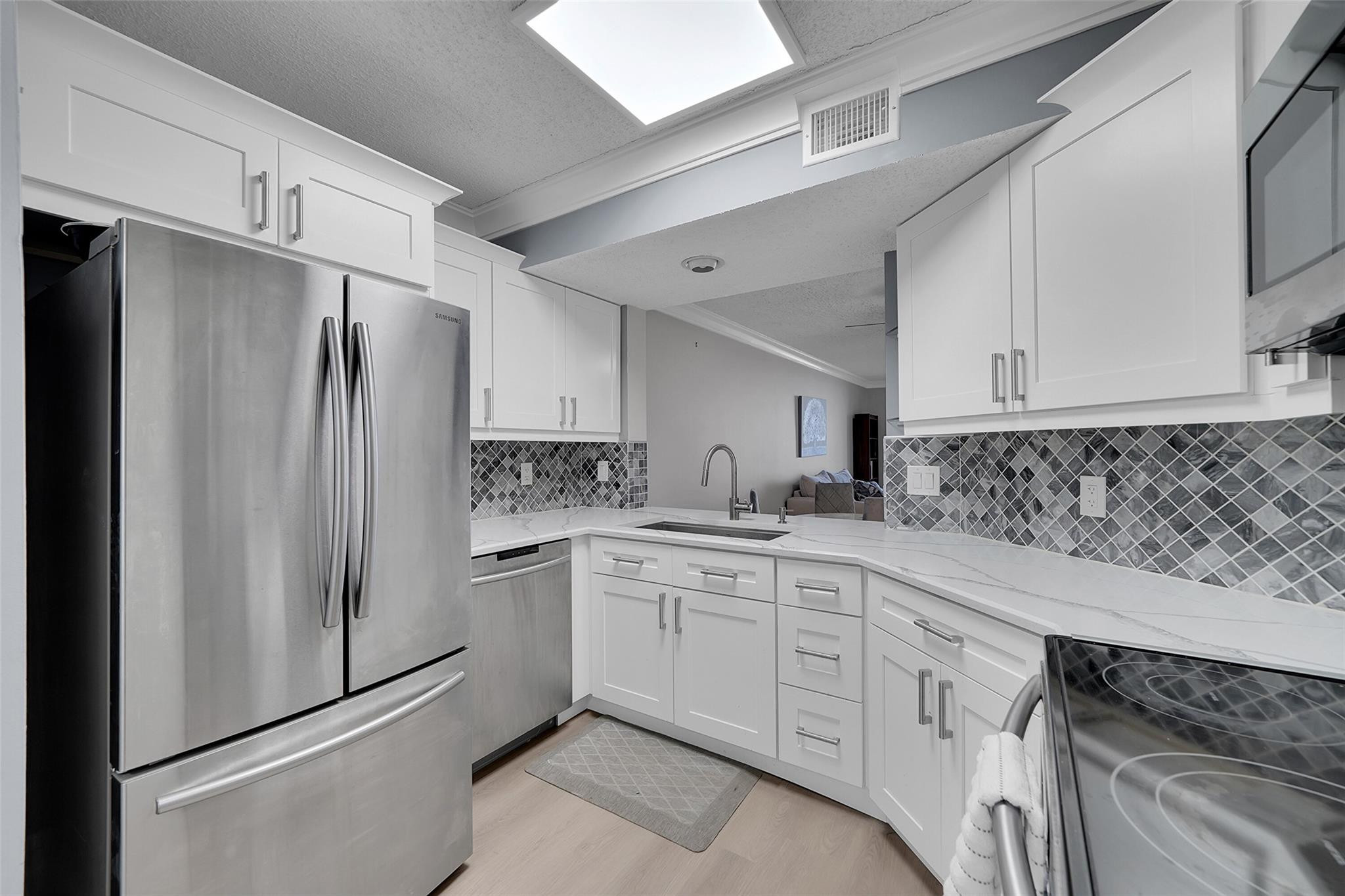 116 Lake Emerald Drive 401