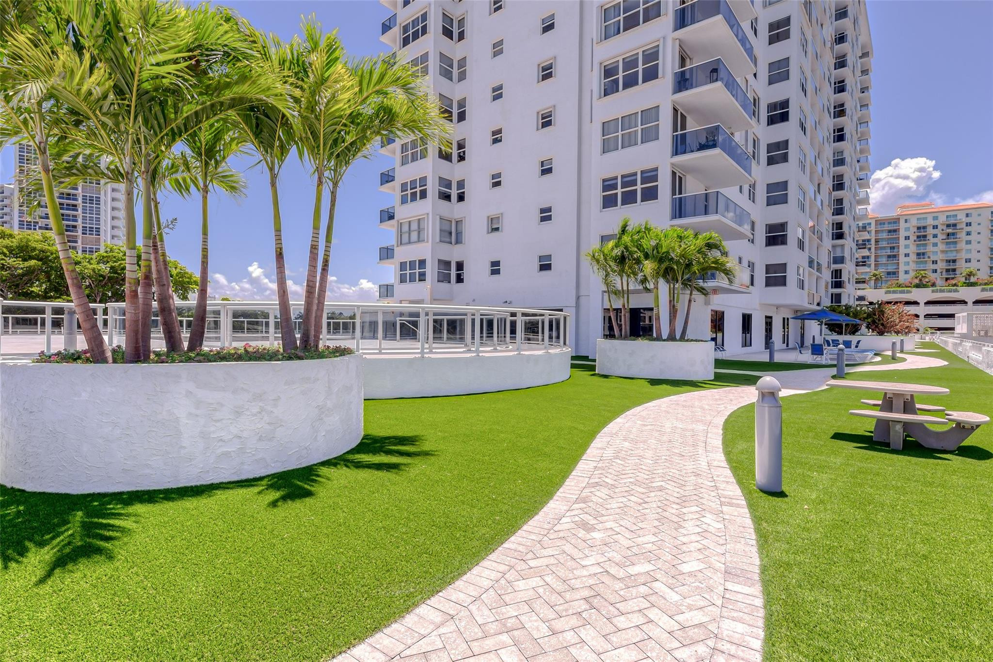 3015 N Ocean Boulevard 15F