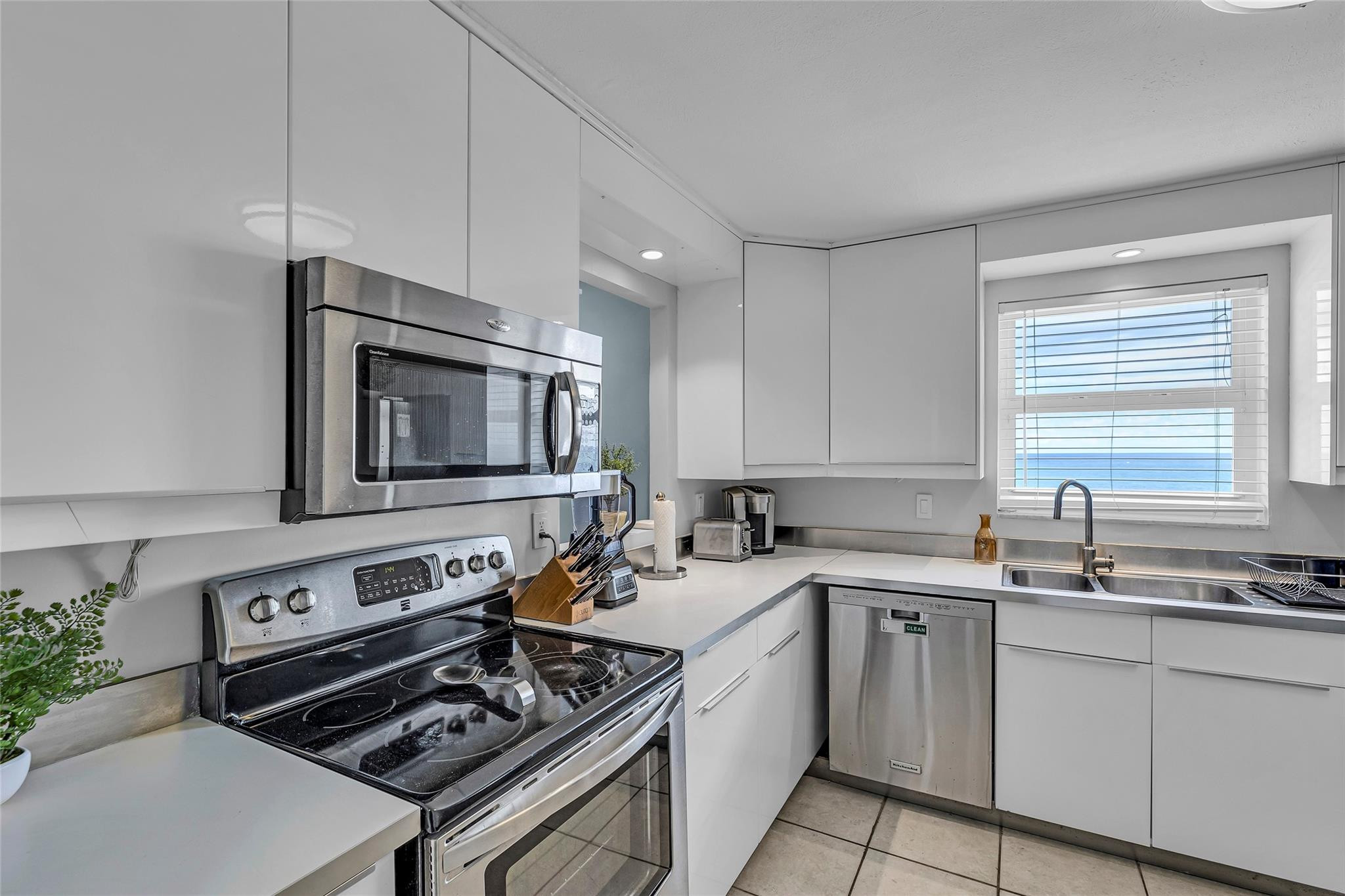 3015 N Ocean Boulevard 15F