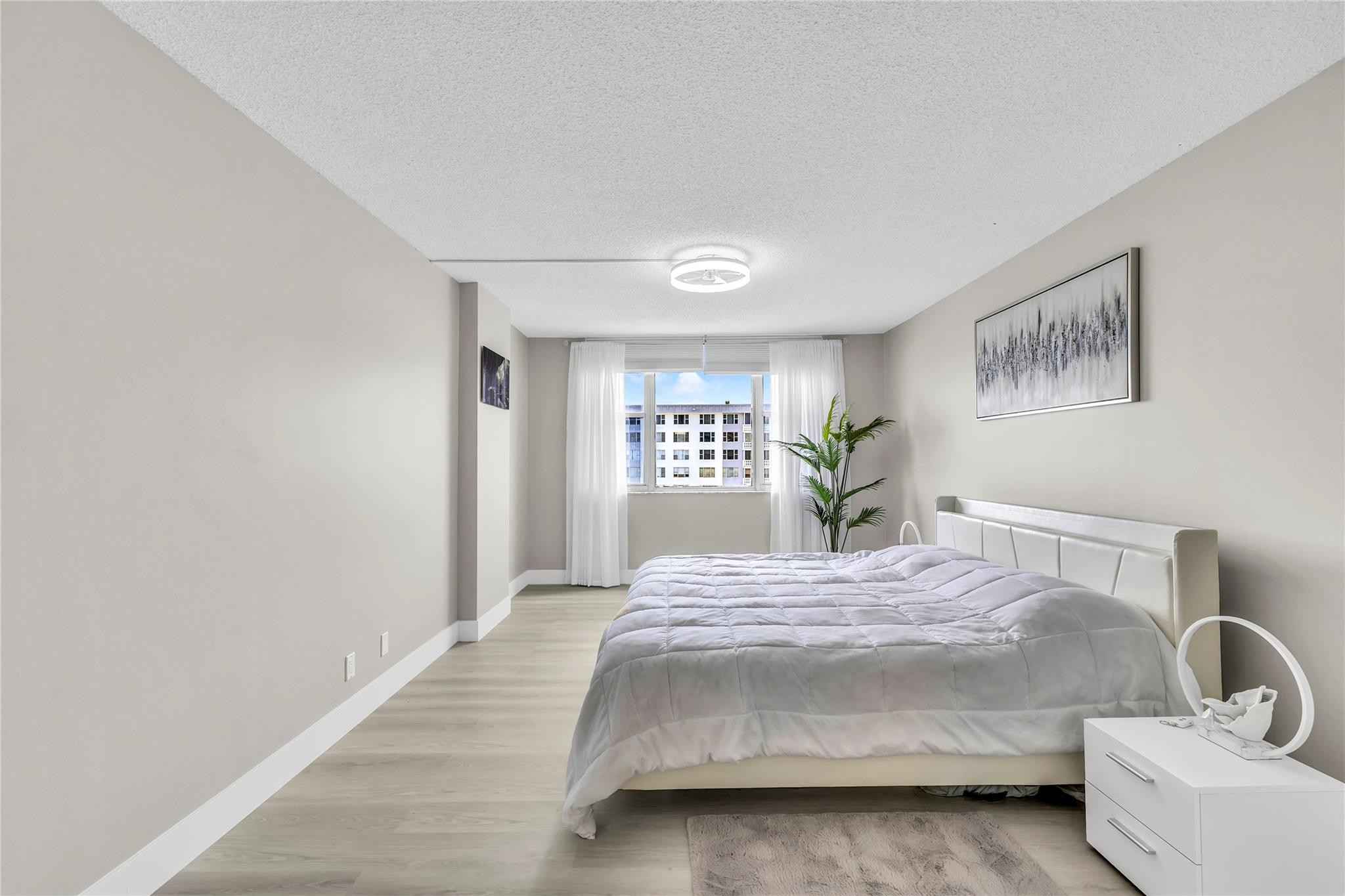 4330 Hillcrest Drive 810