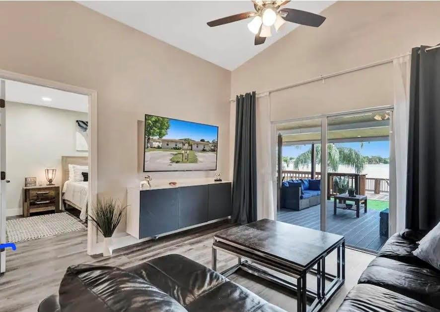 2413 SW 58th Manor