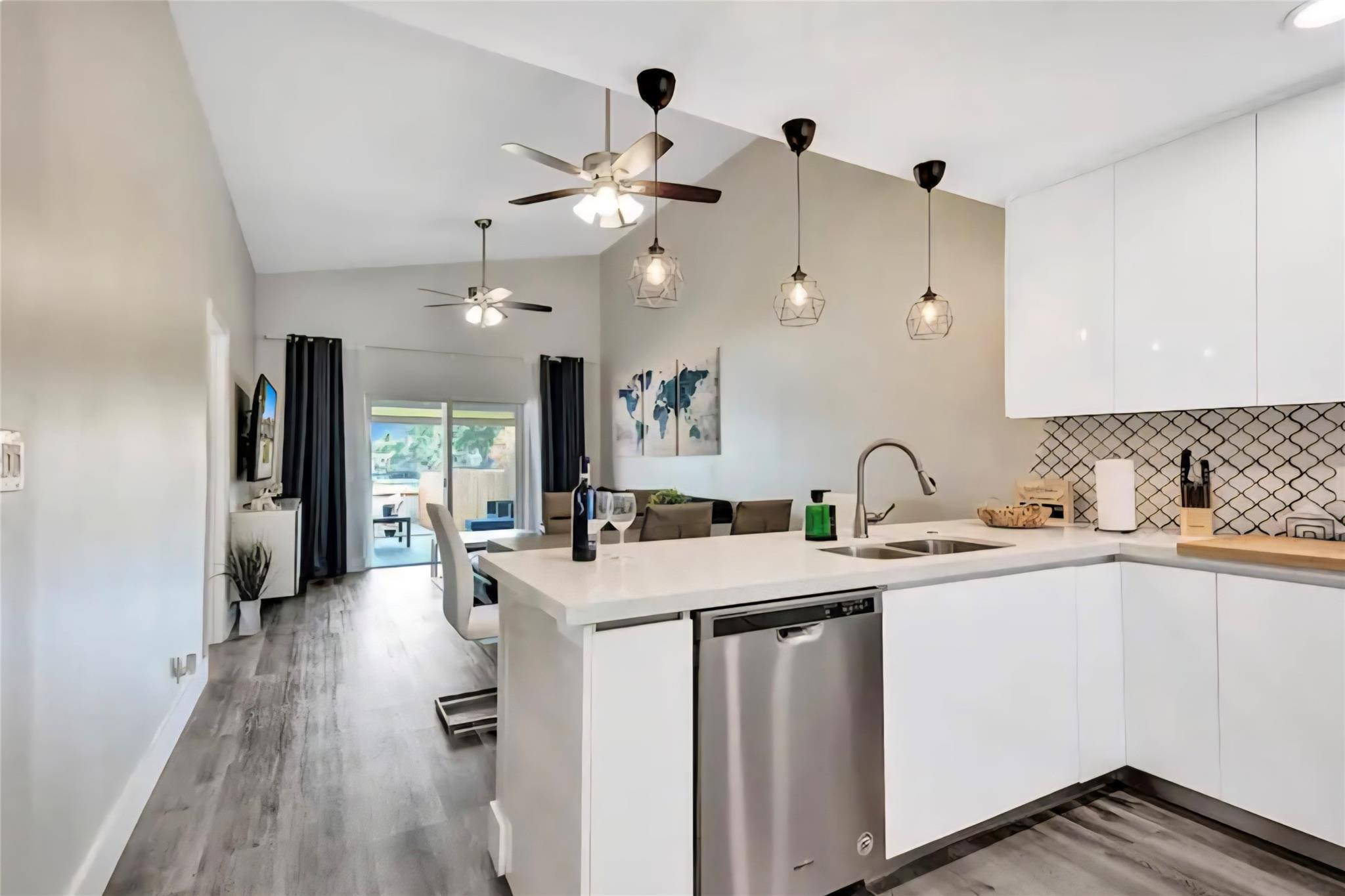 2413 SW 58th Manor