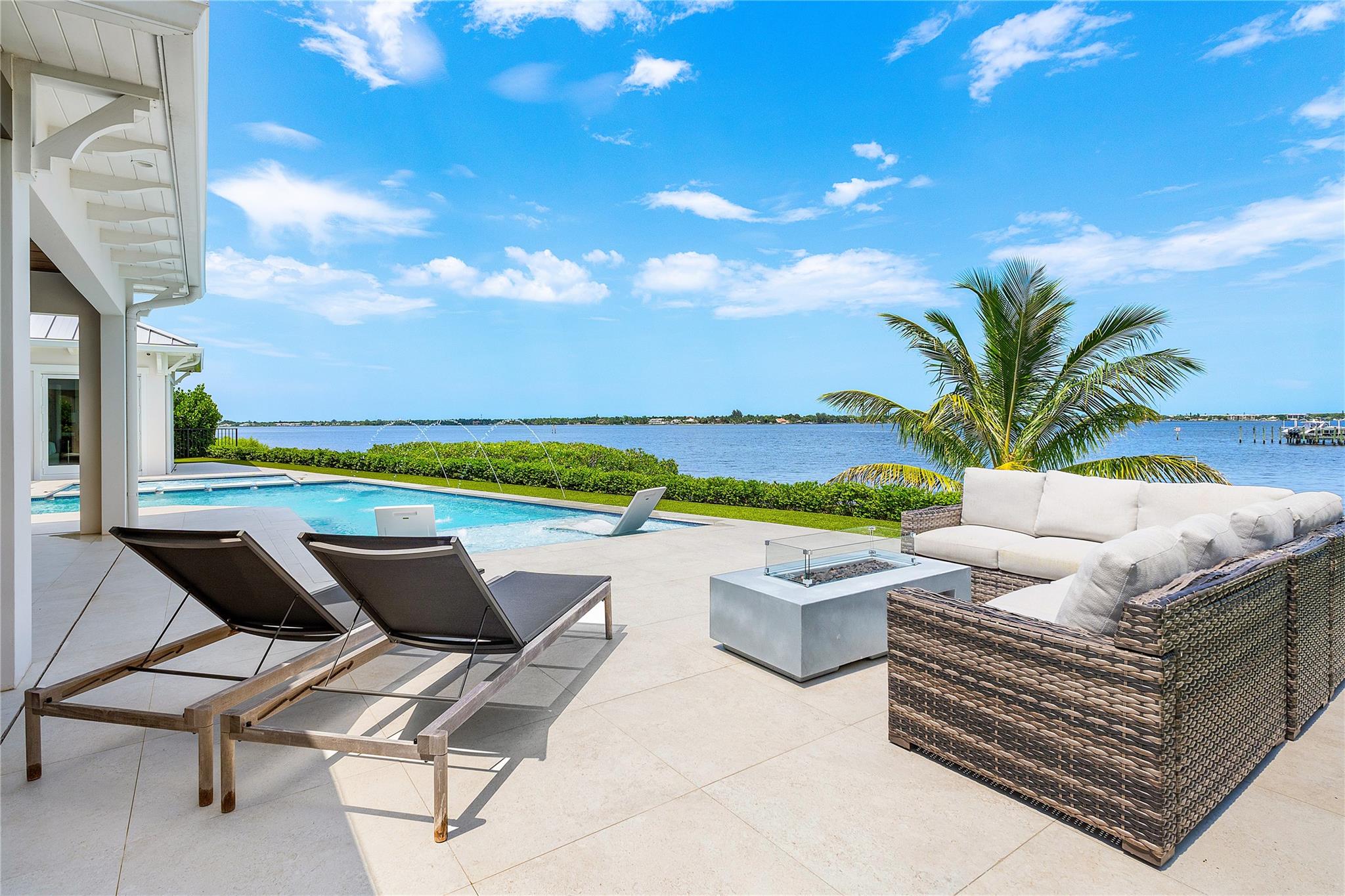 2842 SW Rivers End Way