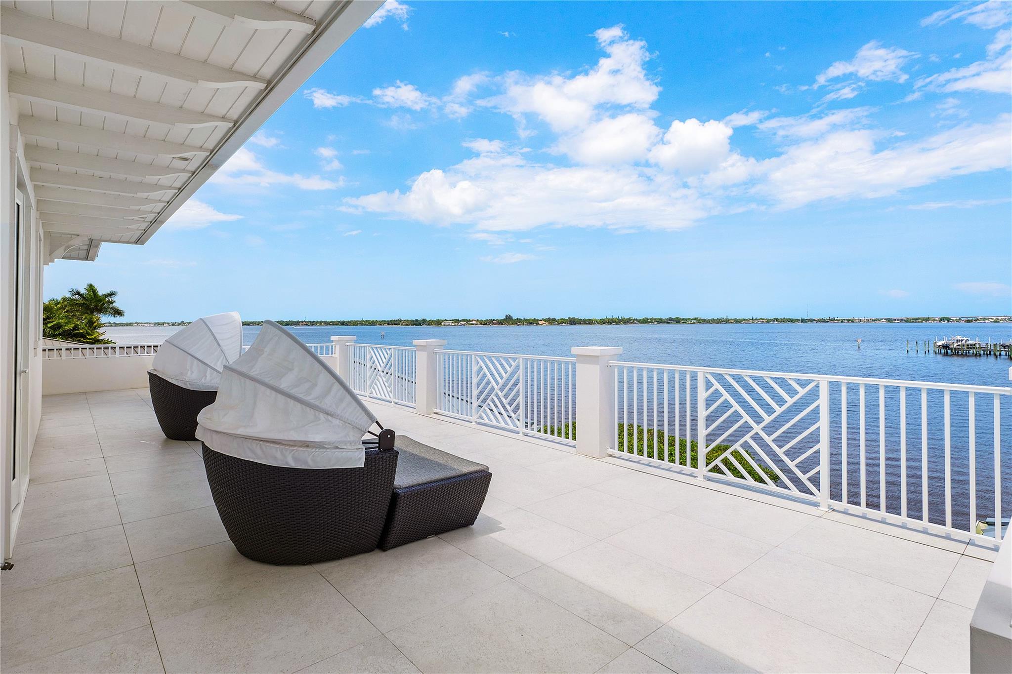 2842 SW Rivers End Way