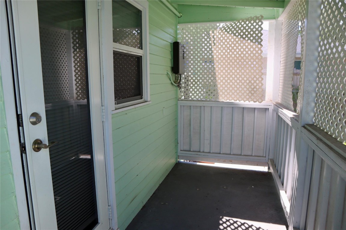 1338 -1384 NE 35th St