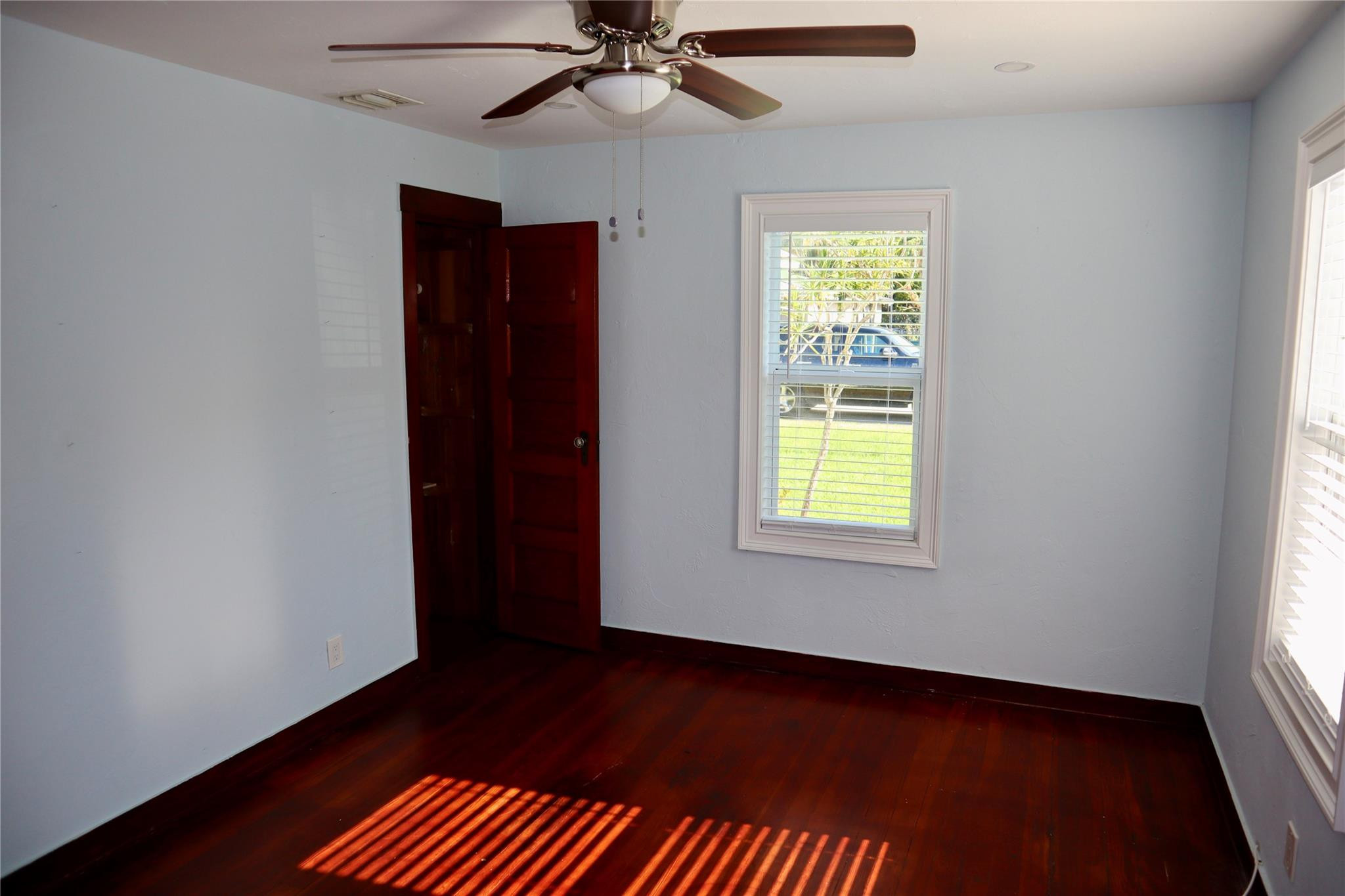 1338 -1384 NE 35th St