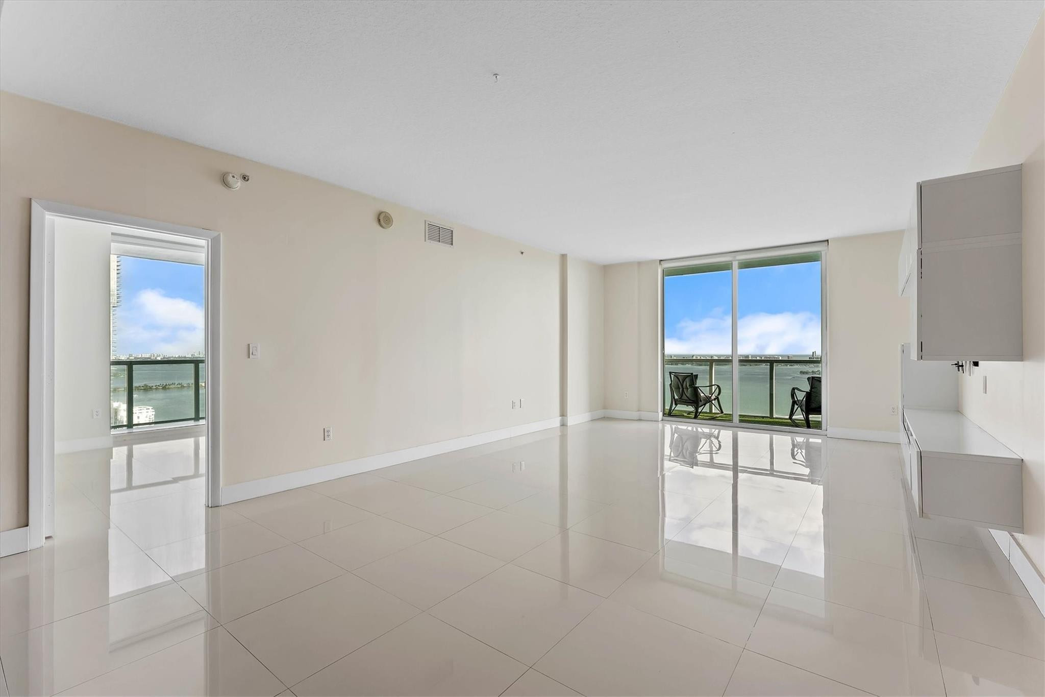 1900 N Bayshore Drive 3702