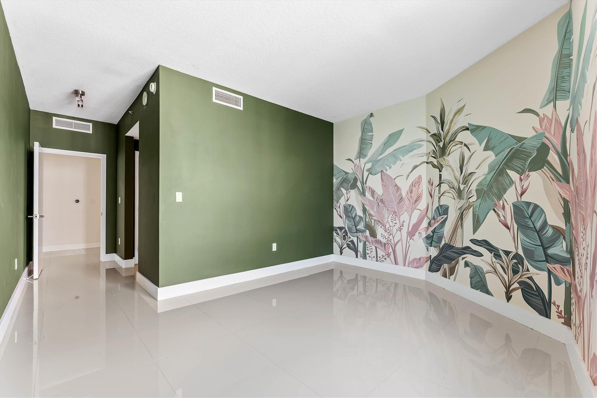 1900 N Bayshore Drive 3702