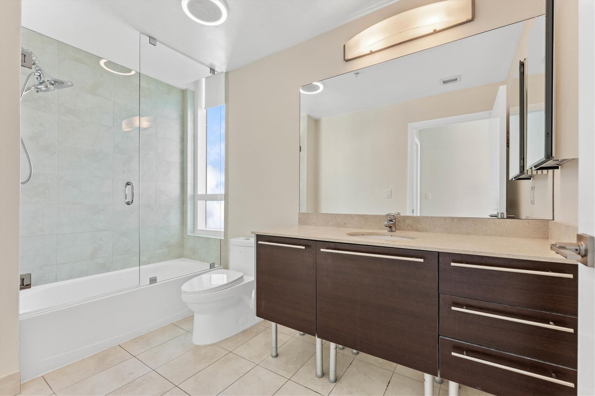 1900 N Bayshore Drive 3702